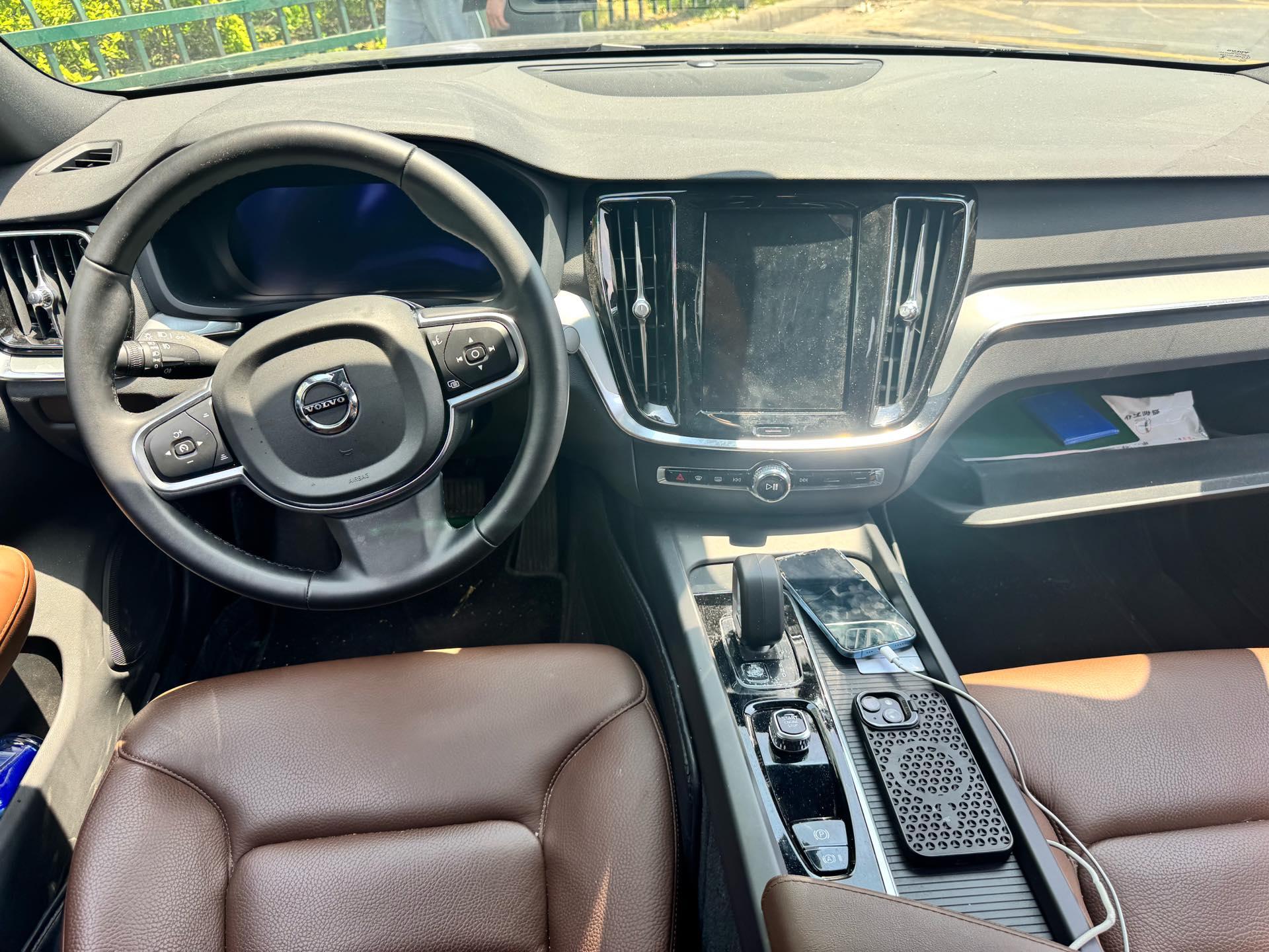 Volvo 2026 S60 48V 2.0T B4 Zhiyi Deluxe Edition Automatic Gear 4