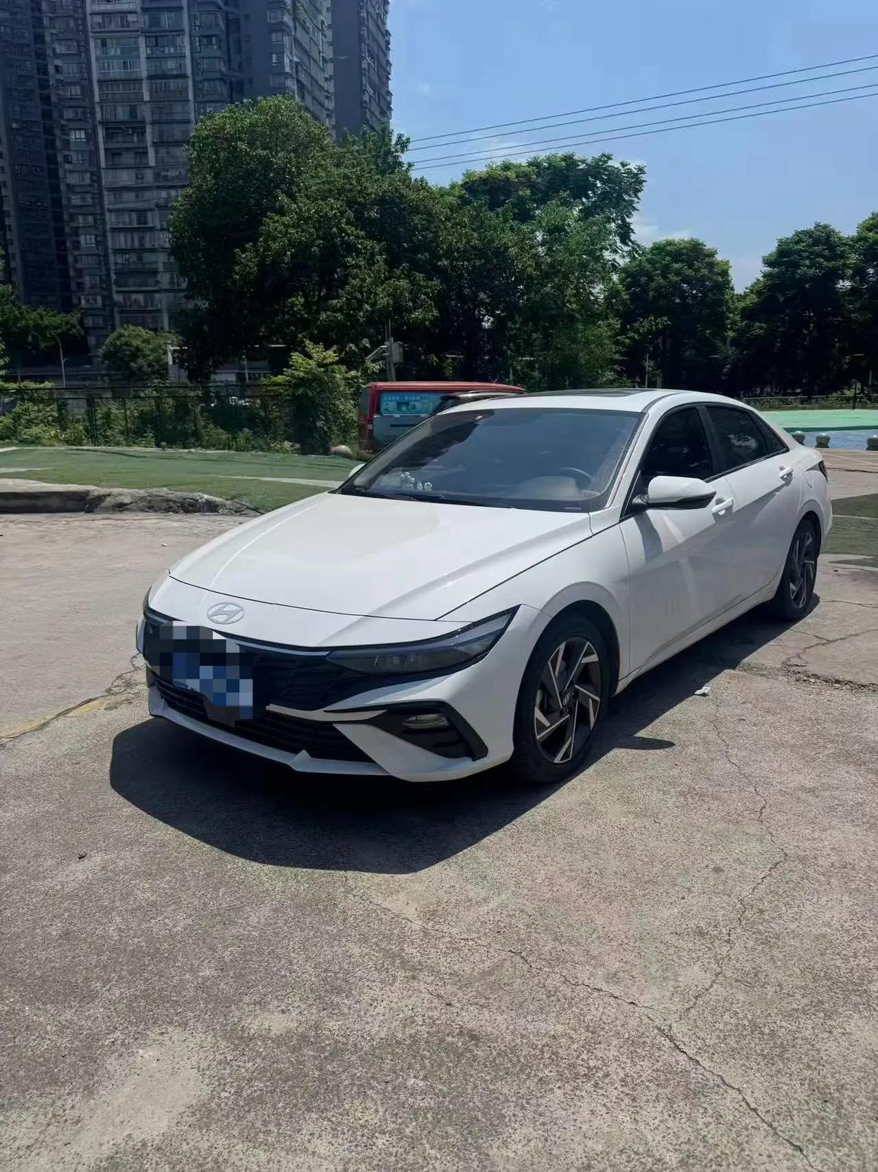 Open image lightbox: Elantra 2023 1.5L CVT LUX Prestige Edition