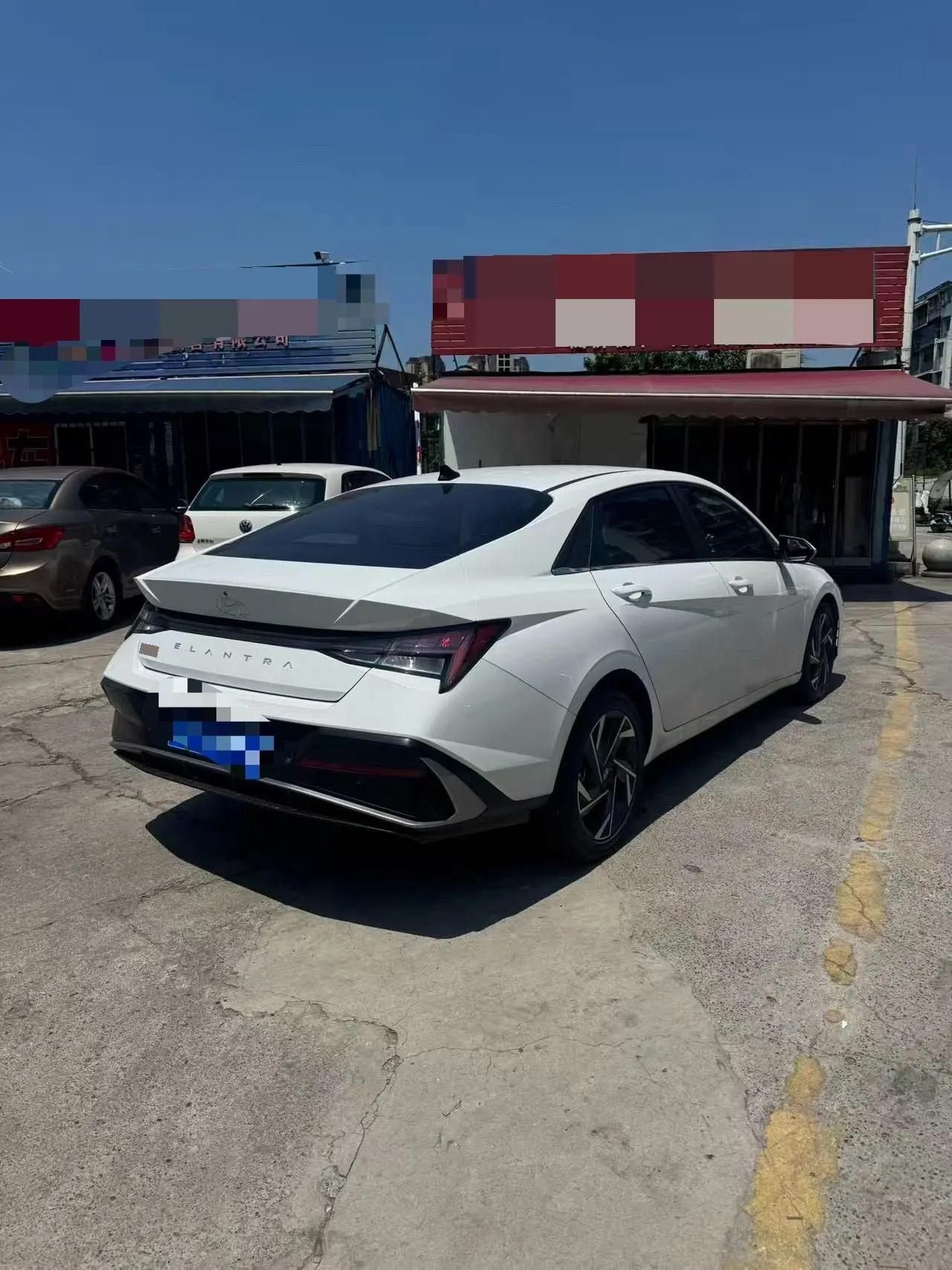 Elantra 2023 1.5L CVT LUX Prestige Edition 3