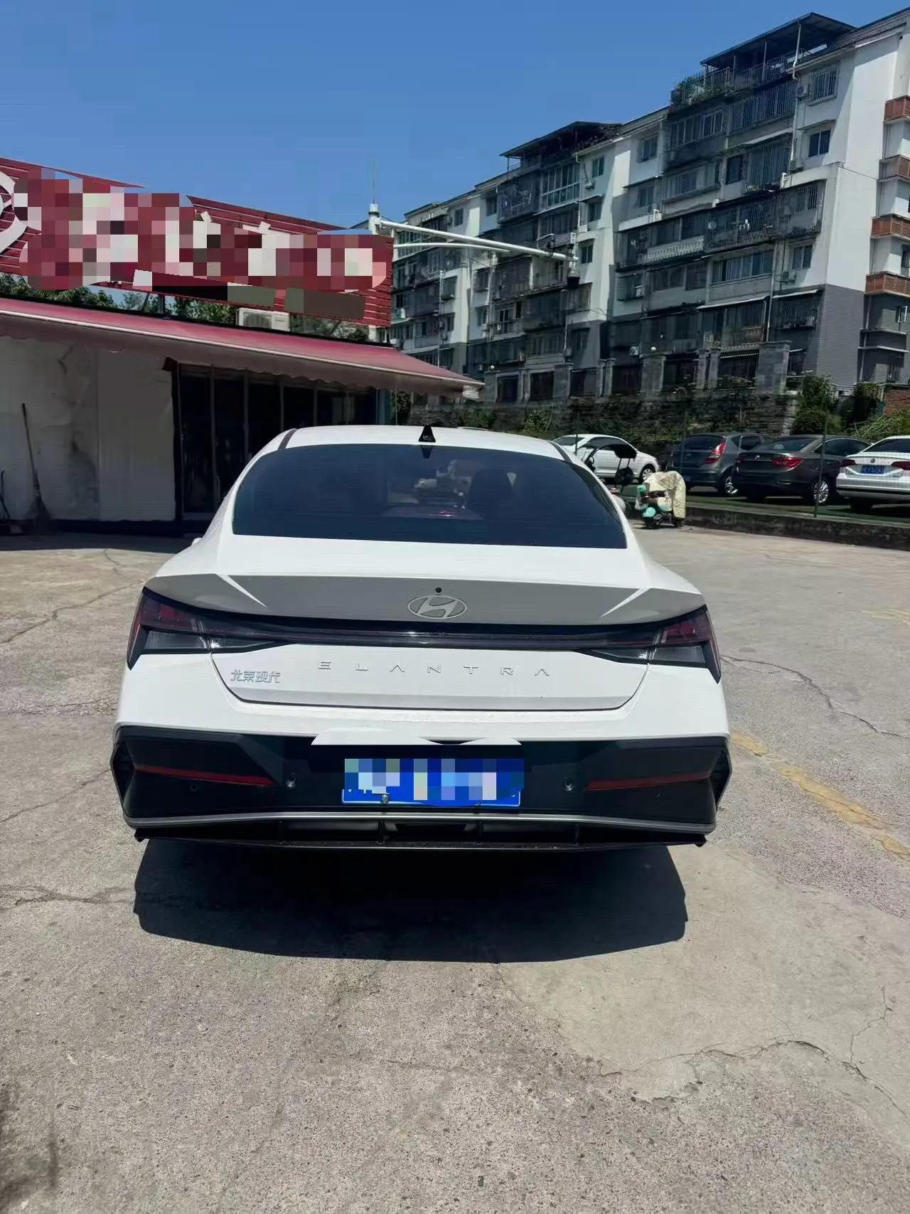 Elantra 2023 1.5L CVT LUX Prestige Edition 4