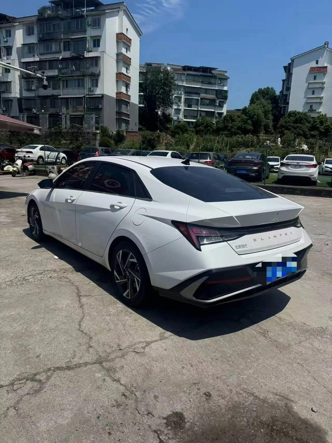 Elantra 2023 1.5L CVT LUX Prestige Edition 5