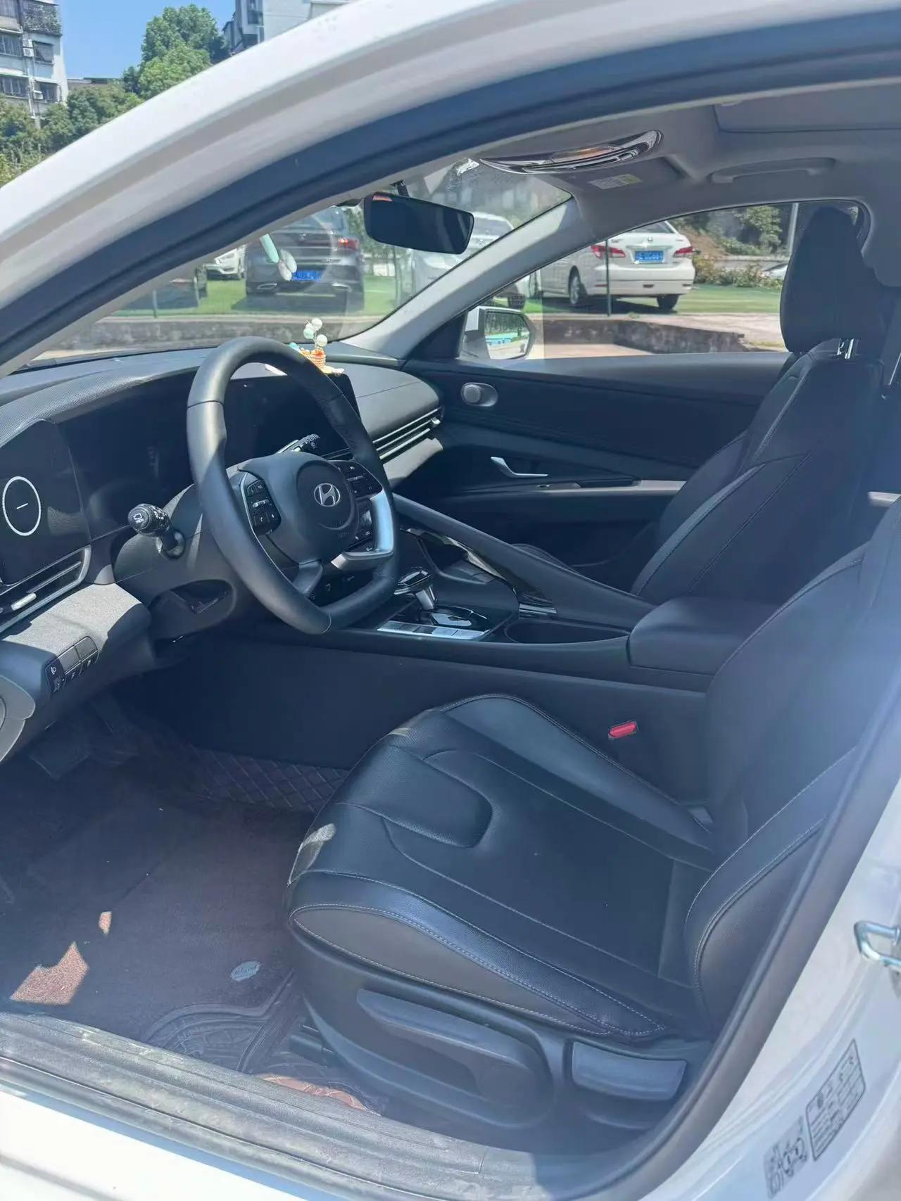 Elantra 2023 1.5L CVT LUX Prestige Edition 6