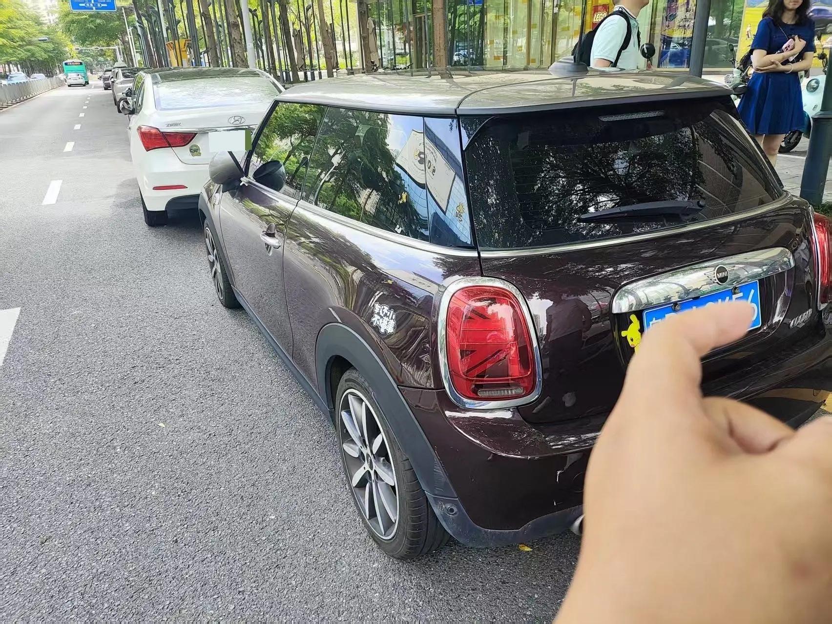 MINI 2019 1.5T COOPER ARTIST 3