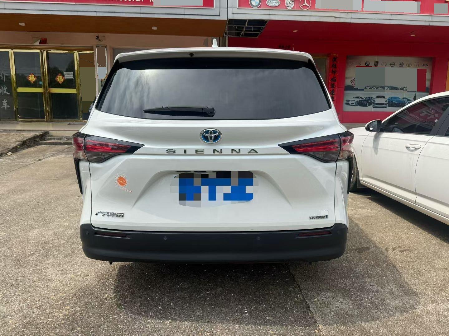 Toyota 2023 Sienna 2.5 CVT Comfort Edition Automatic 3