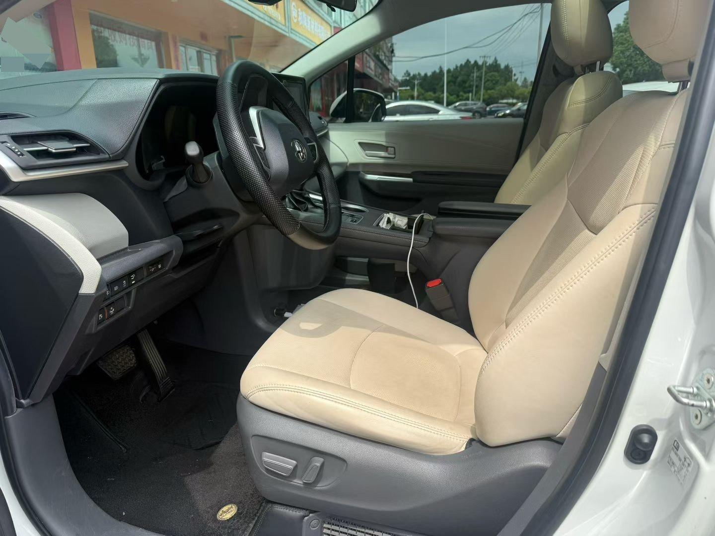 Toyota 2023 Sienna 2.5 CVT Comfort Edition Automatic 4
