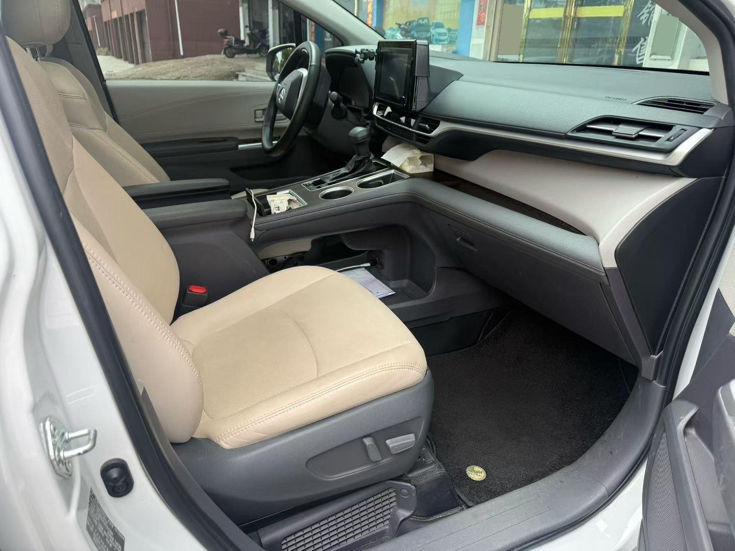 Toyota 2023 Sienna 2.5 CVT Comfort Edition Automatic 5