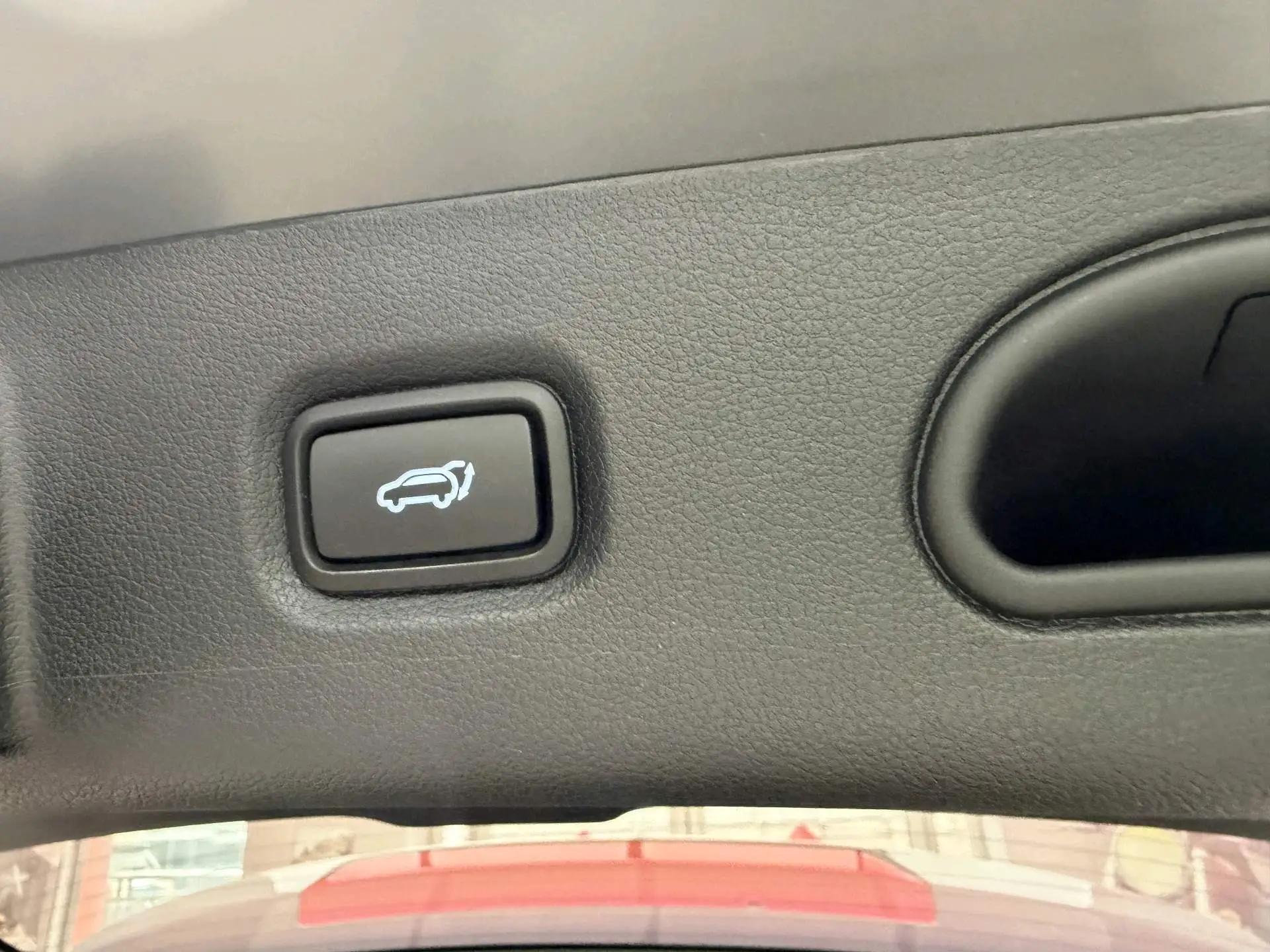 现代 2024款 库斯途 1.5TGDi 270TGDi TOP 智爱旗舰版 自动挡 18