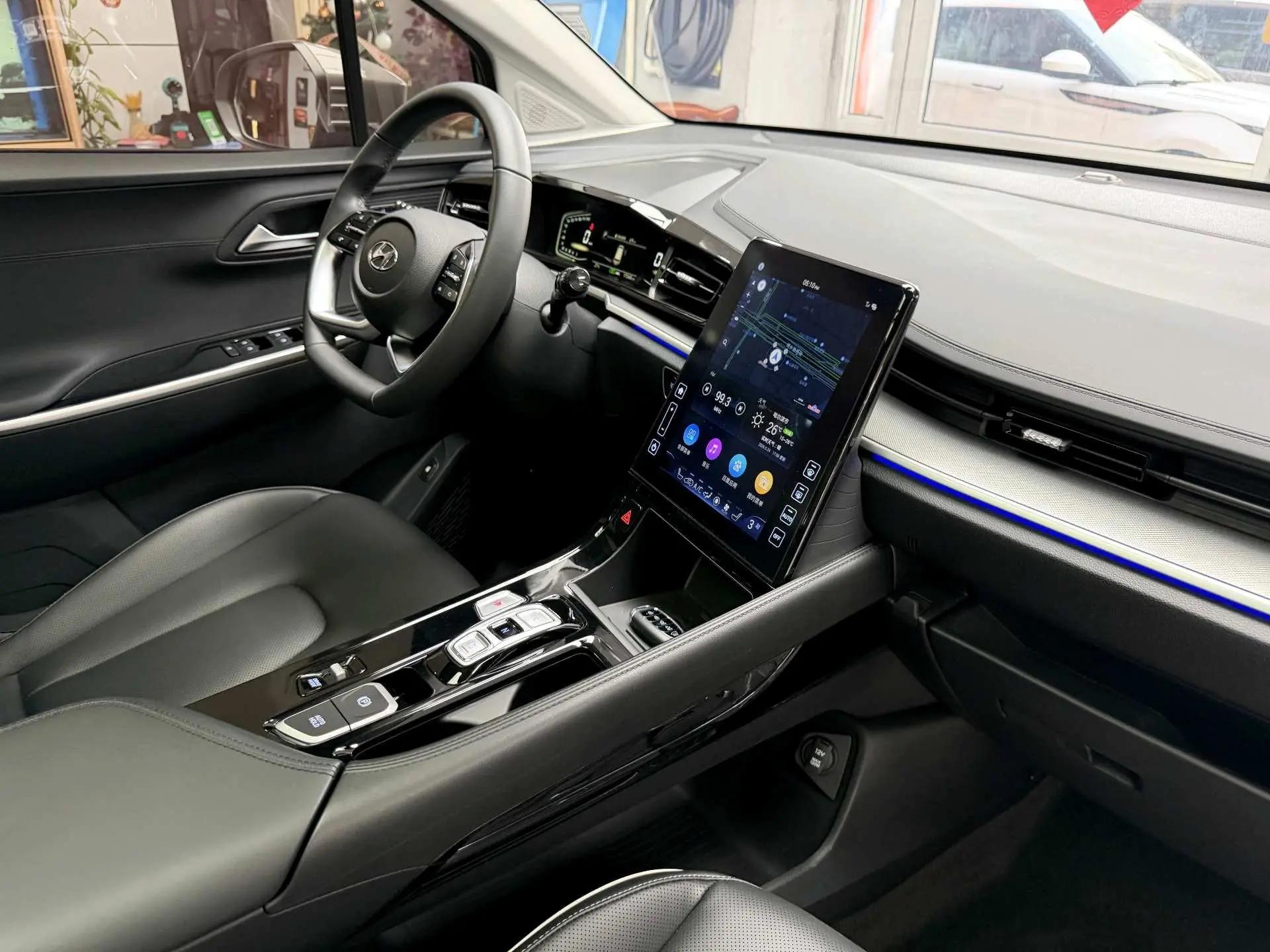现代 2024款 库斯途 1.5TGDi 270TGDi TOP 智爱旗舰版 自动挡 8