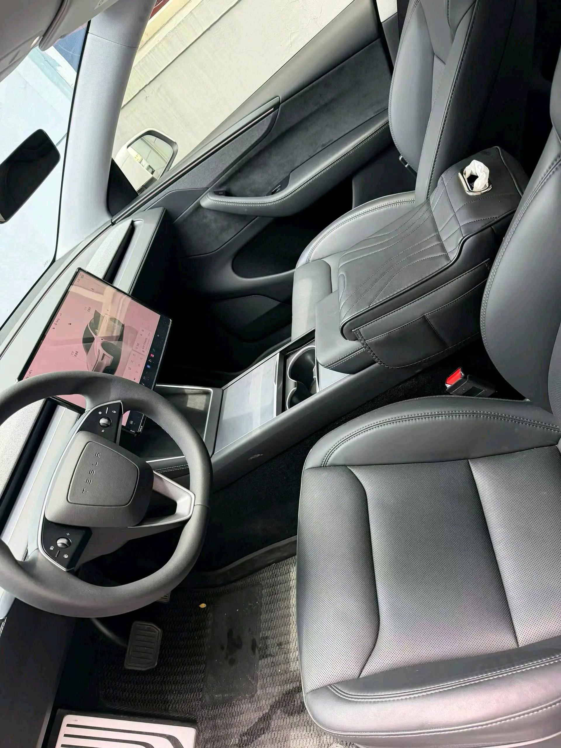 Tesla 2025 Model Y long endurance all-wheel drive version automatic transmission 4