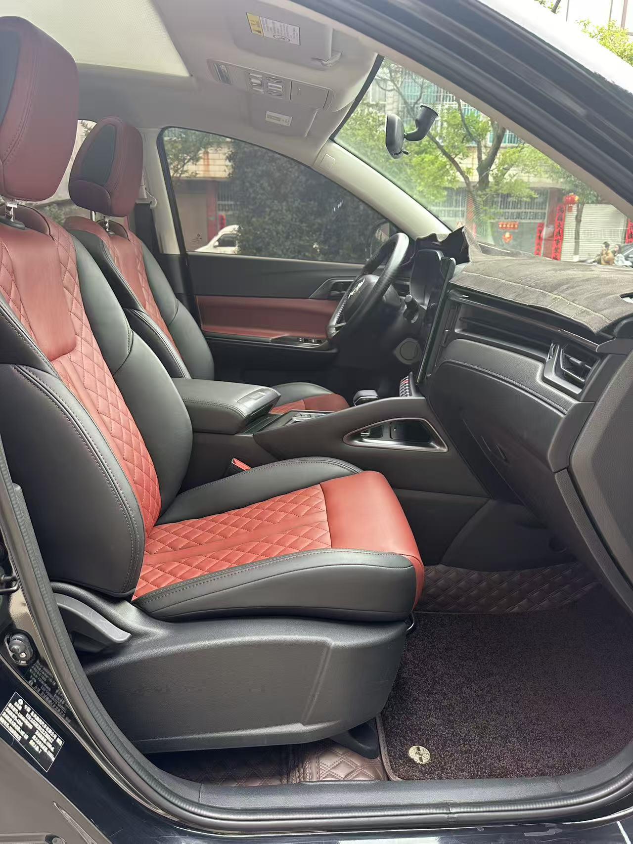 The popular T5L 2019 1.6TD DCT exclusive 7-seat 7