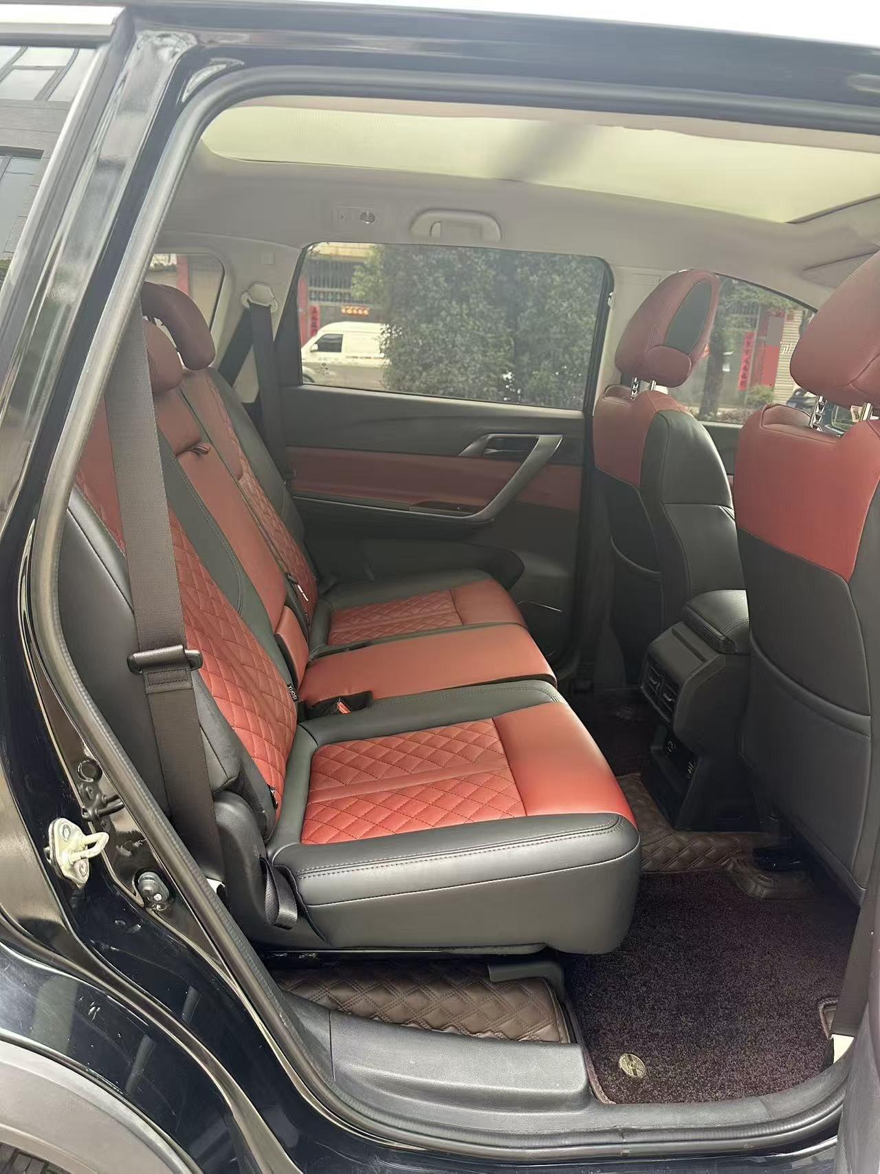 The popular T5L 2019 1.6TD DCT exclusive 7-seat 8
