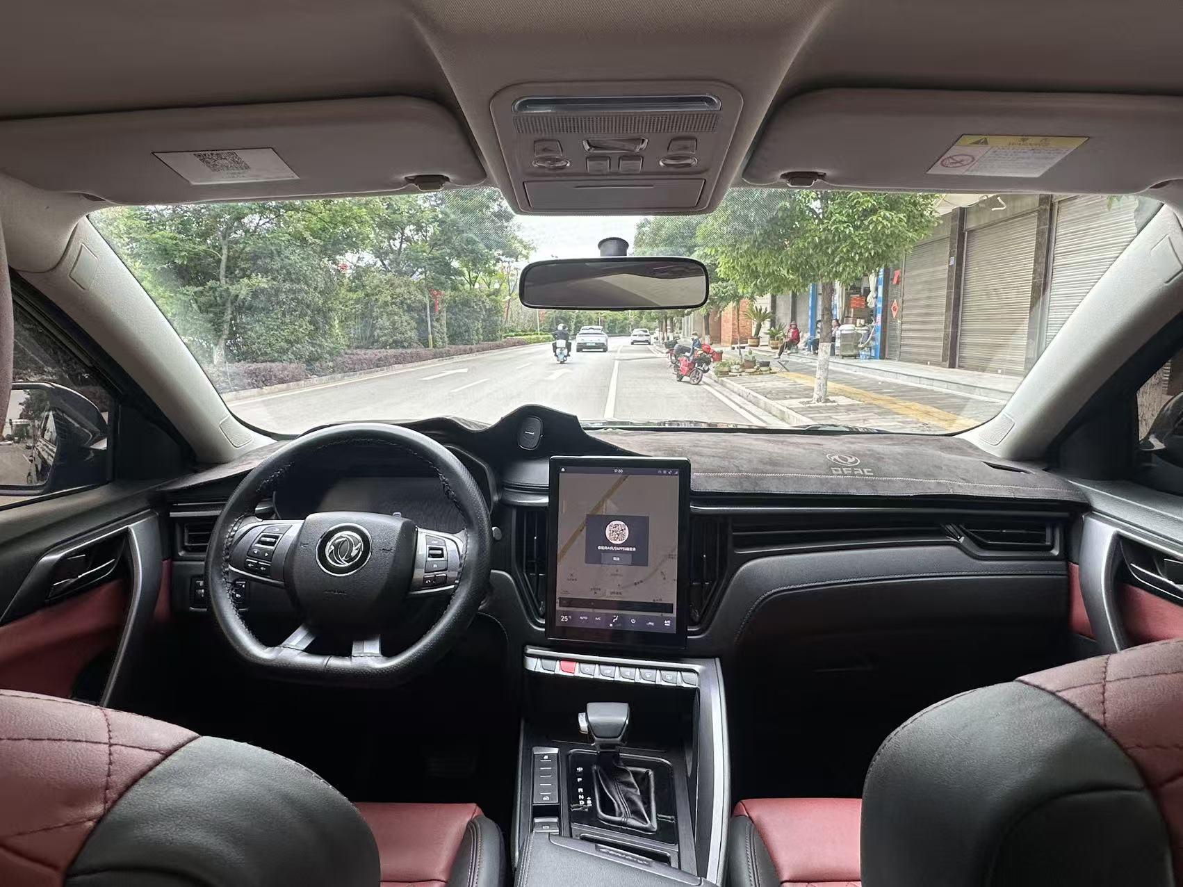 The popular T5L 2019 1.6TD DCT exclusive 7-seat 9