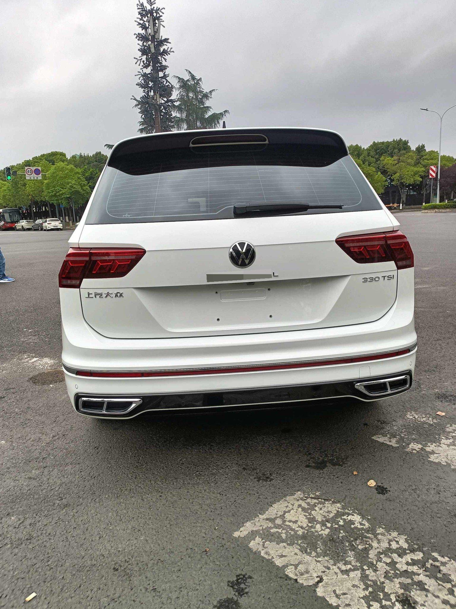 Volkswagen 2023 Tiguan L R-Line 2.0TSI 330TSI Front-Wheel Drive R-Line Prestige Edition (Facelift) Automatic 10