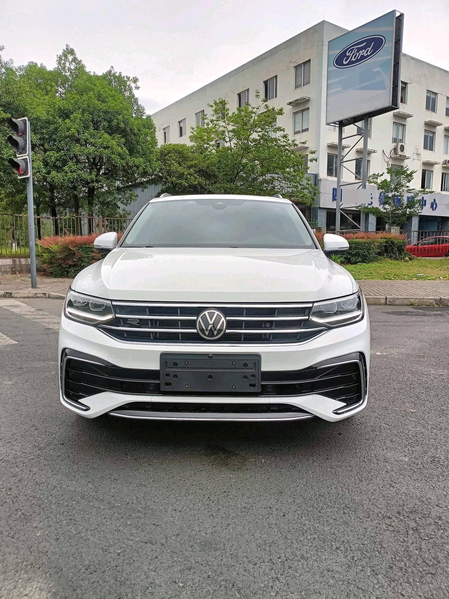 Volkswagen 2023 Tiguan L R-Line 2.0TSI 330TSI Front-Wheel Drive R-Line Prestige Edition (Facelift) Automatic 2