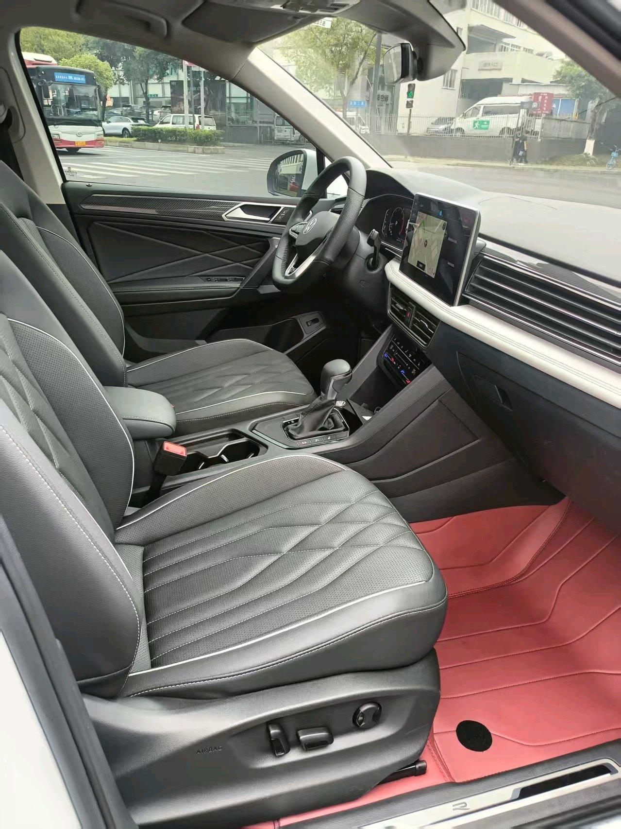 Volkswagen 2023 Tiguan L R-Line 2.0TSI 330TSI Front-Wheel Drive R-Line Prestige Edition (Facelift) Automatic 6