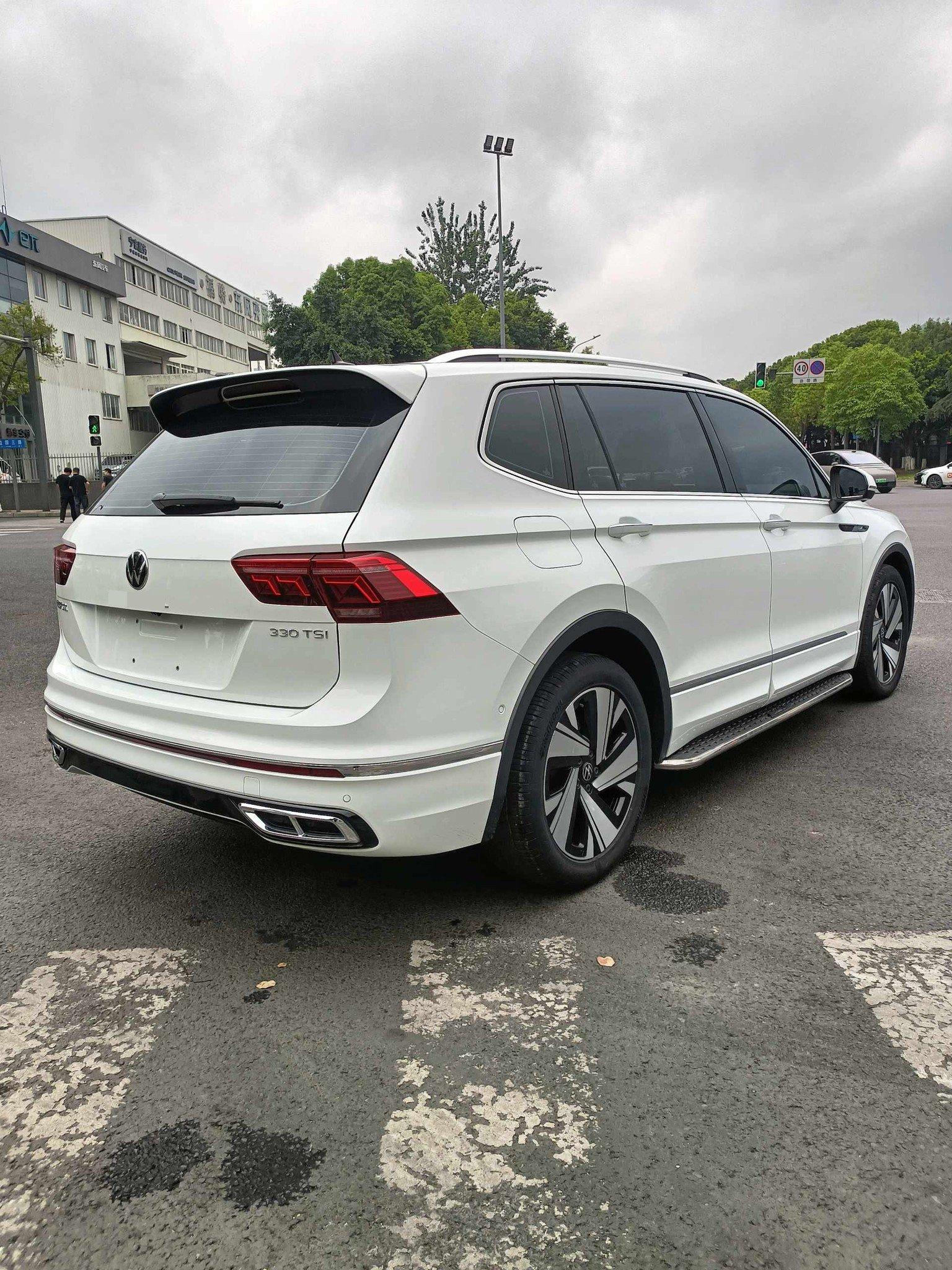 Volkswagen 2023 Tiguan L R-Line 2.0TSI 330TSI Front-Wheel Drive R-Line Prestige Edition (Facelift) Automatic 9