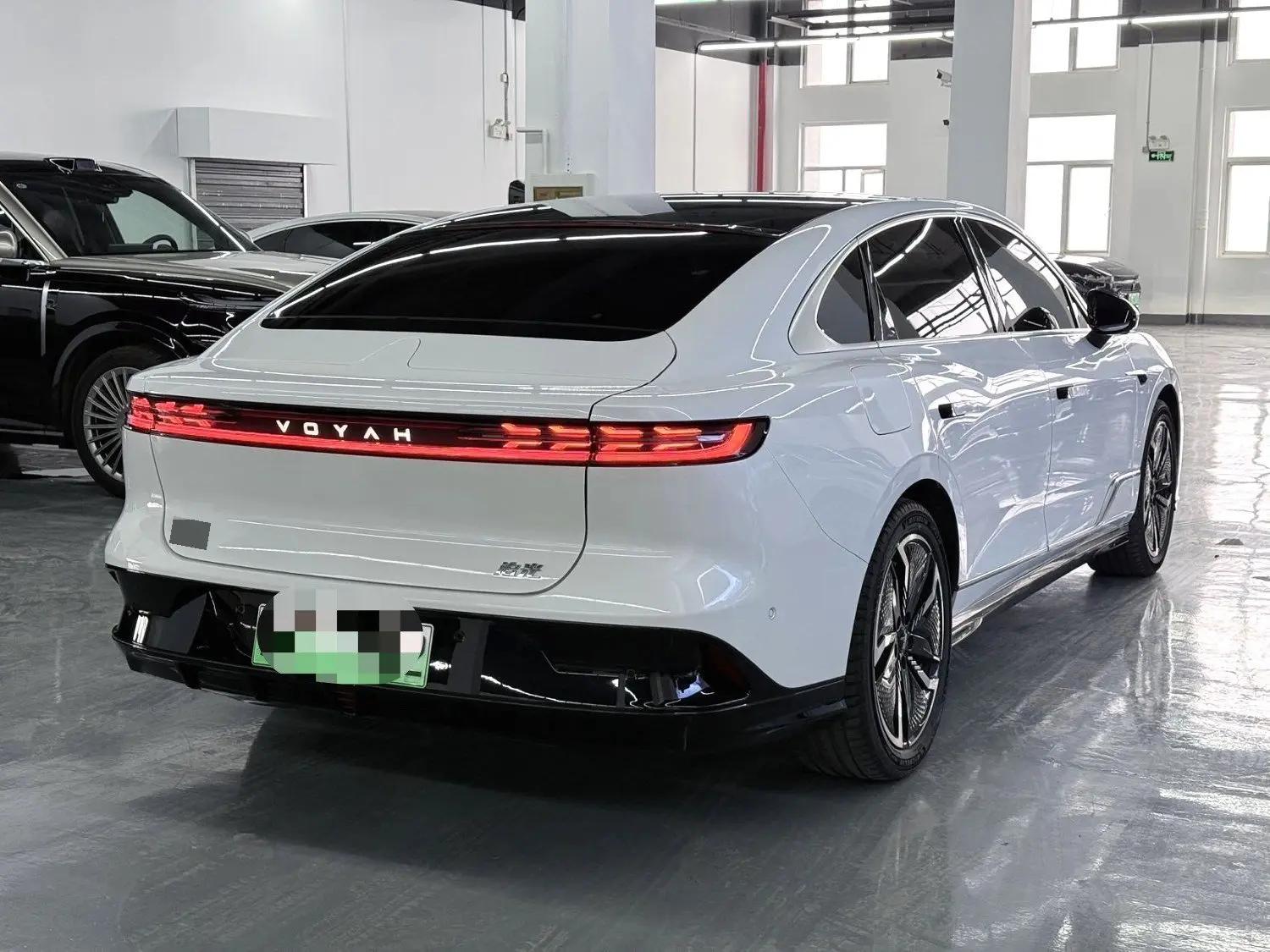 Voyah Chasing Light 2023 Four-wheel Drive Flagship Edition 4