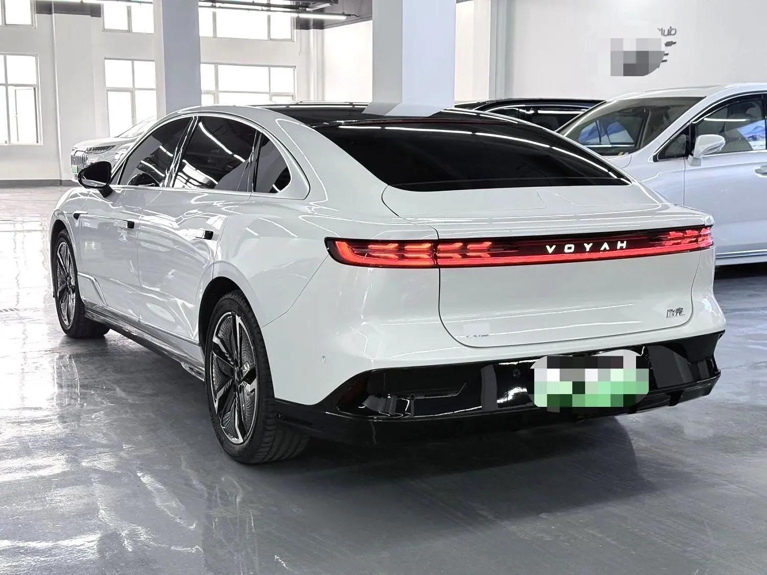 Voyah Chasing Light 2023 Four-wheel Drive Flagship Edition 6