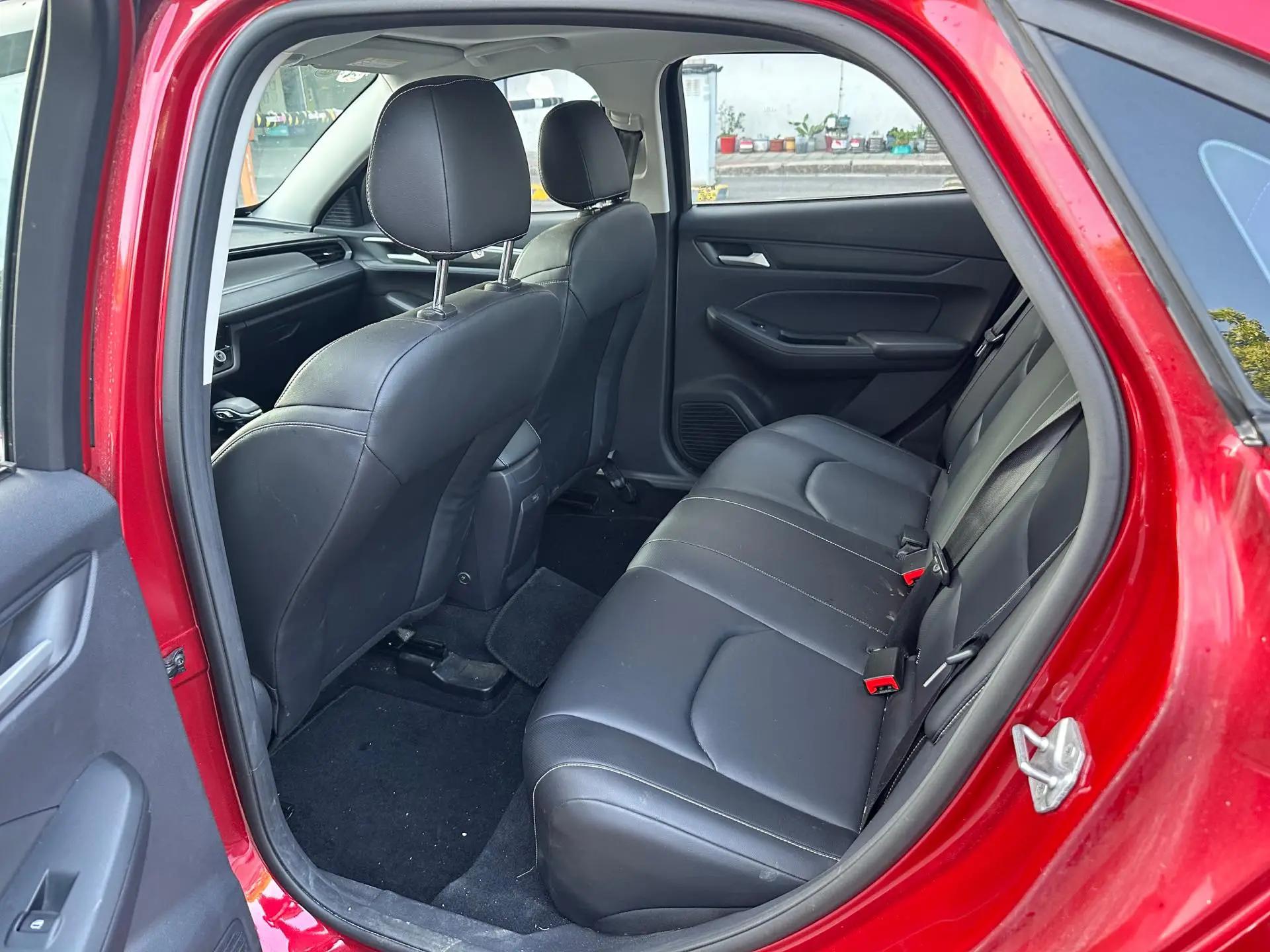 Escort 2021 1.5L Automatic Platinum Edition 5