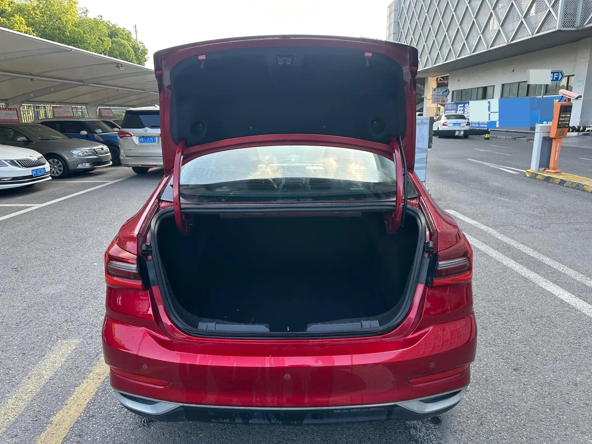 Escort 2021 1.5L Automatic Platinum Edition 6