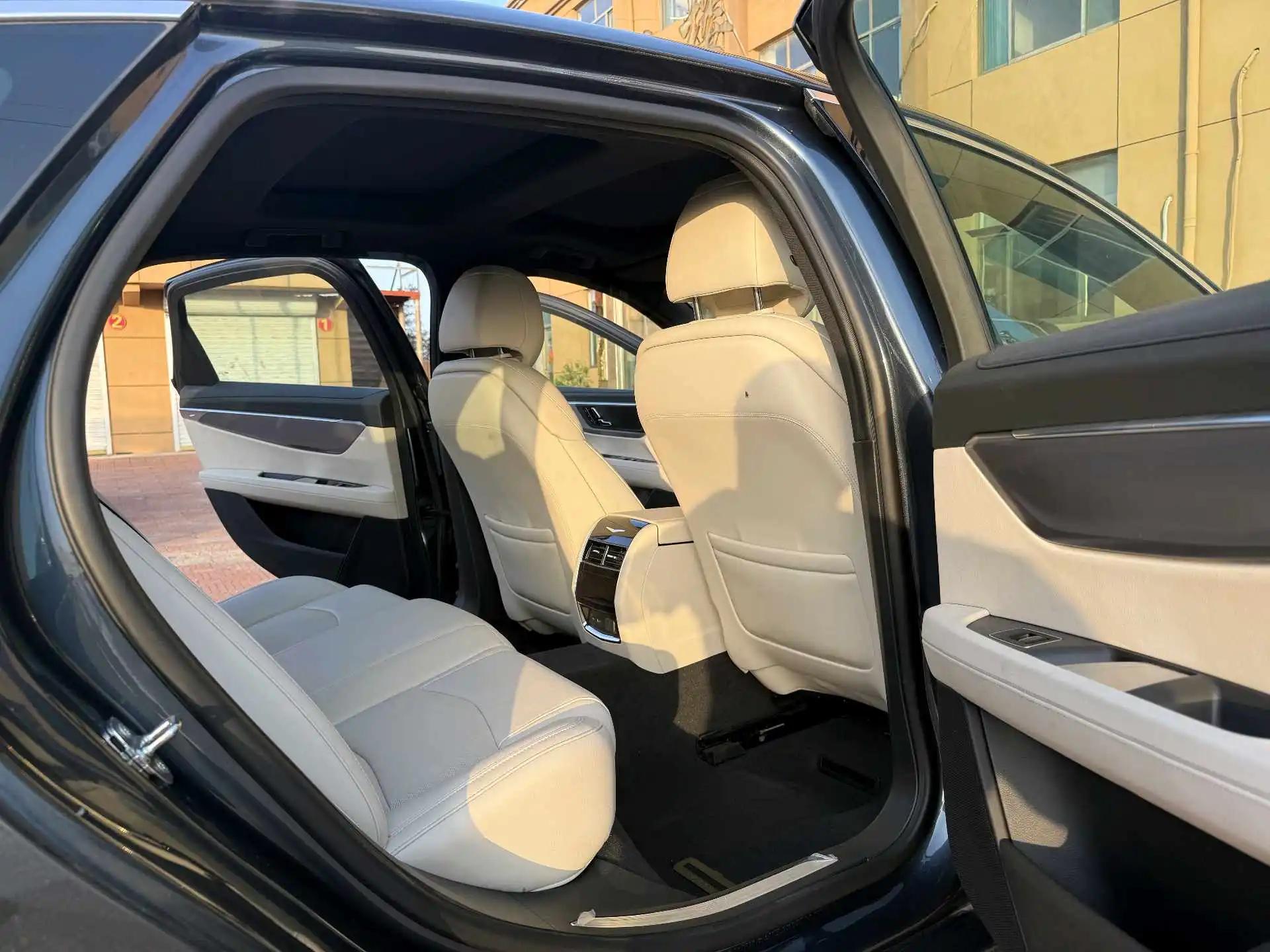 Cadillac CT6 2023 28T fashion model 10