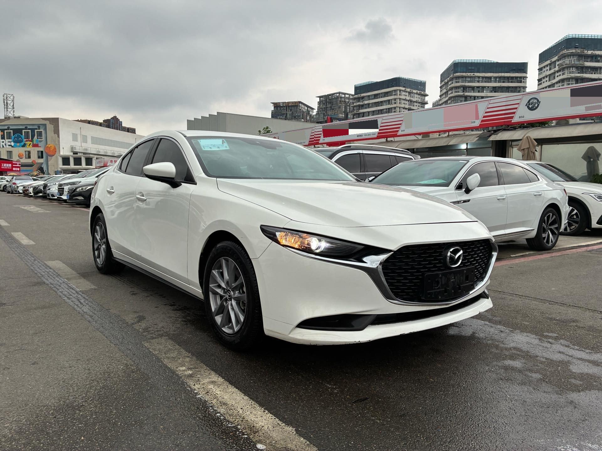 Mazda3 Axela 2022 2.0L Automatic Luxury Edition 2