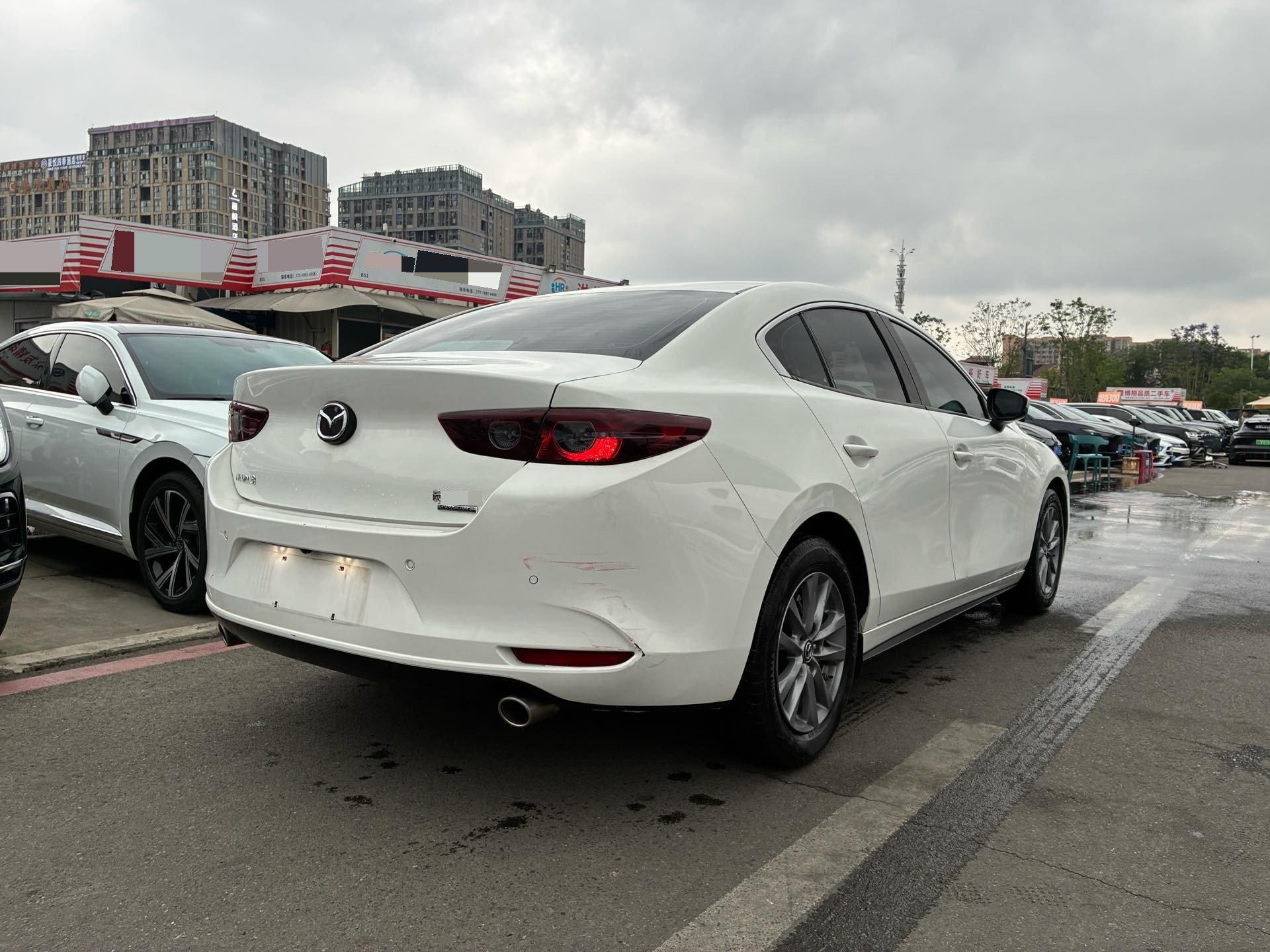 Mazda3 Axela 2022 2.0L Automatic Luxury Edition 3