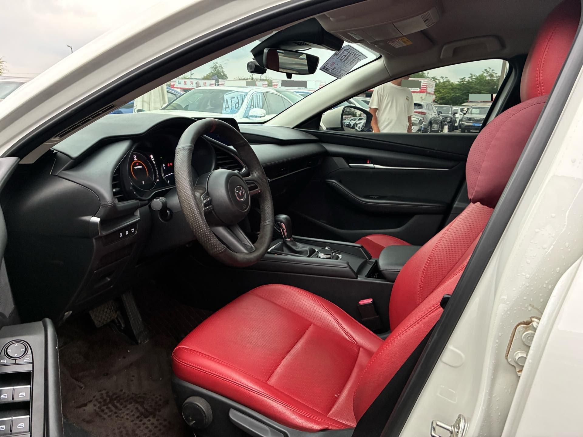Mazda3 Axela 2022 2.0L Automatic Luxury Edition 5
