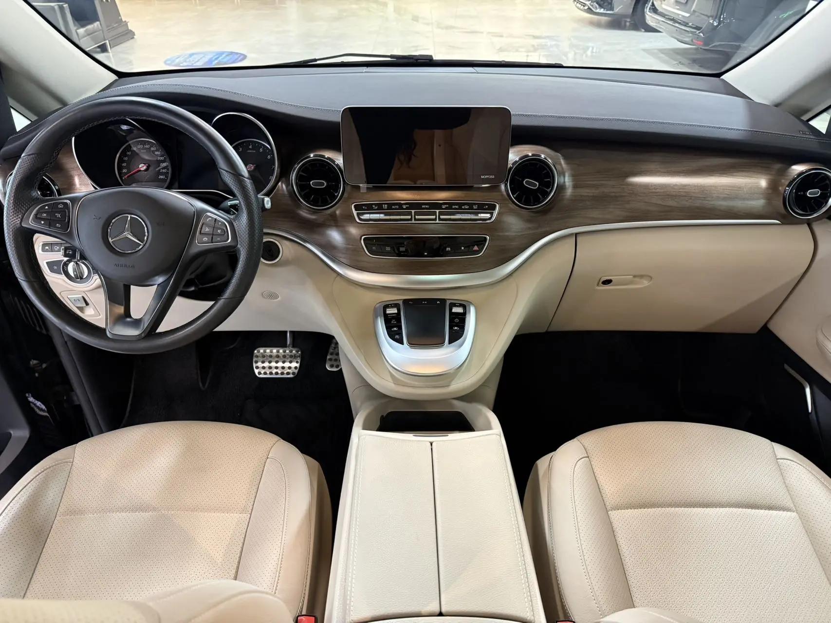 Mercedes Benz V 2020V 260 Premium Edition 6