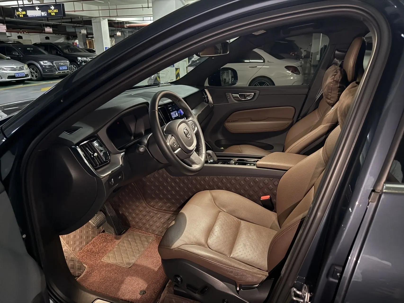 Volvo XC60 2022 B5 4-wheel-drive Zhiyi Deluxe Edition 4