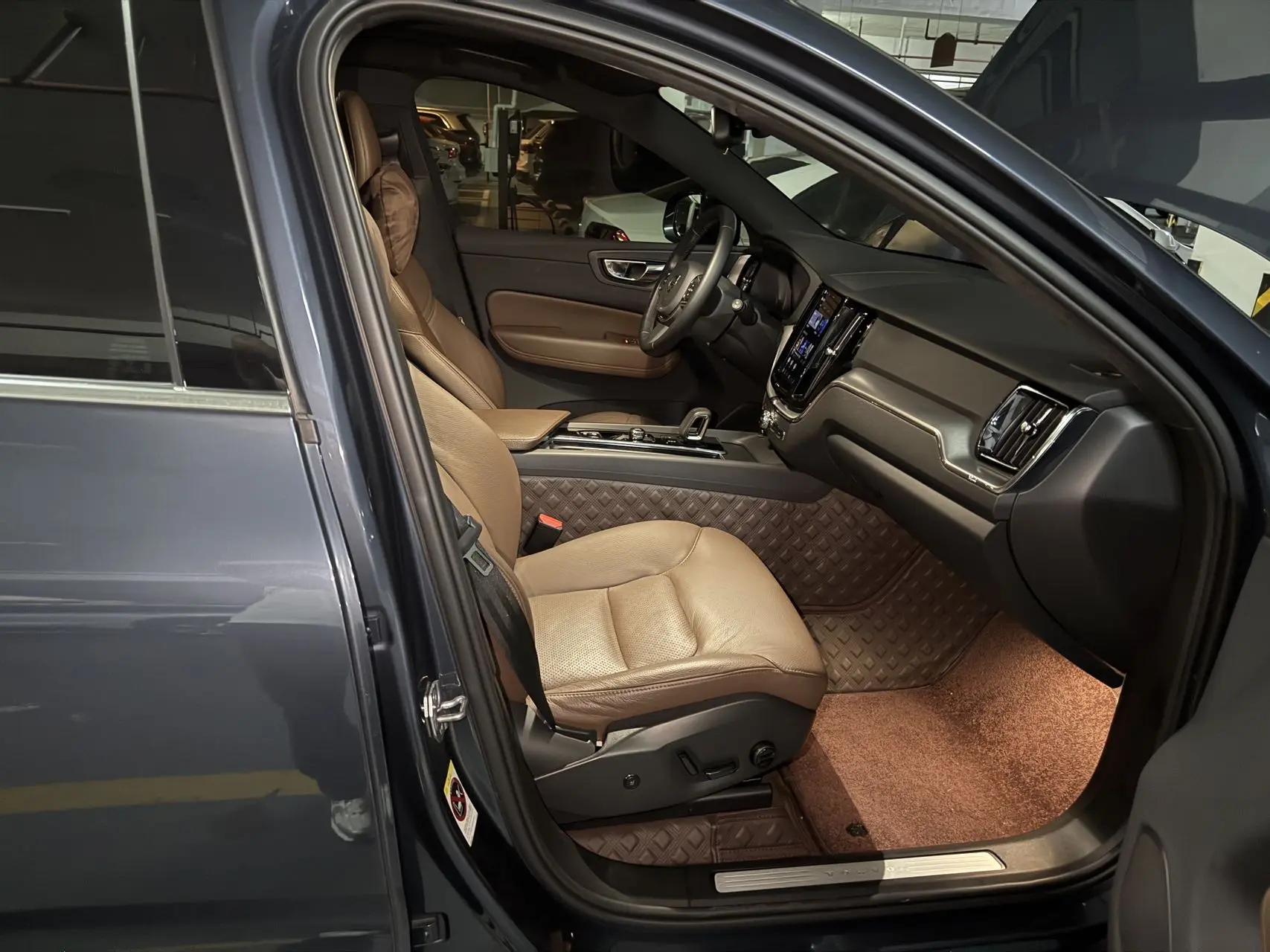 Volvo XC60 2022 B5 4-wheel-drive Zhiyi Deluxe Edition 6