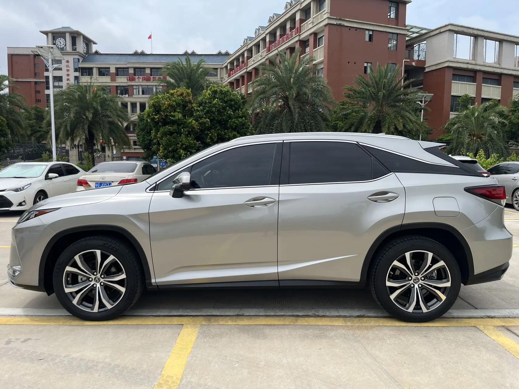 Lexus RX 2020 model modified 300 four-wheel drive elegant version 3