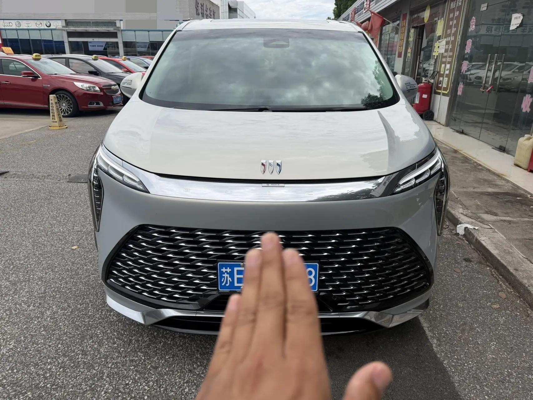 别克 2026款 世纪 48V 2.0T 果岭版6座 自动挡 2