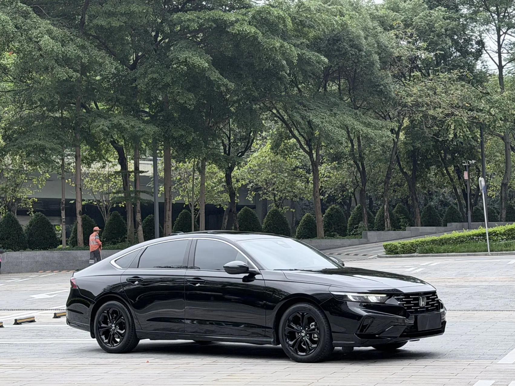 Honda 2025 11th Generation Accord 1.5T Stepless 260TURBO Sports Series Deluxe Automatic Gear 3