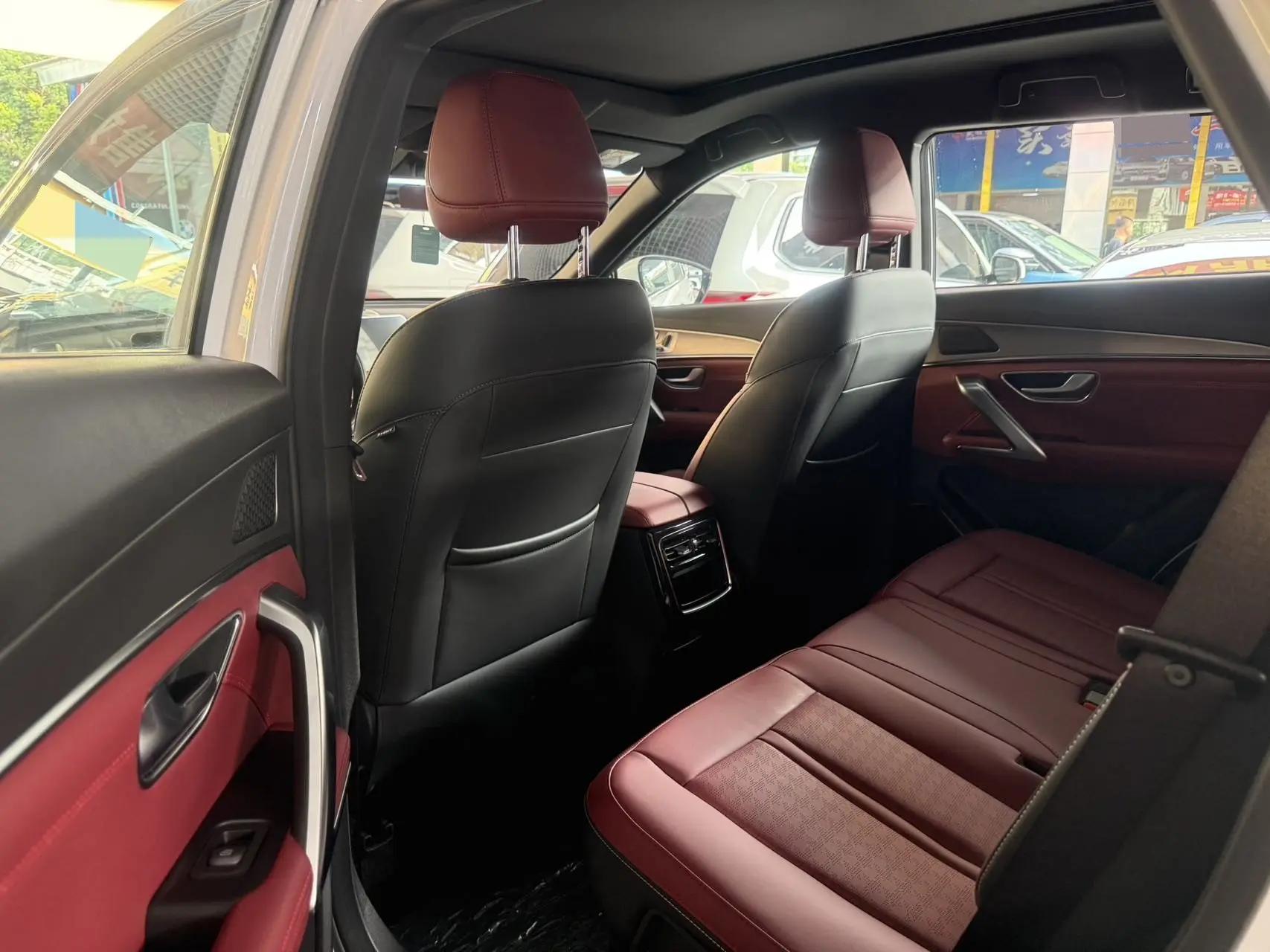 Jetour 2026 X70 PLUS 1.5T Luxury 5-seat Automatic Gear 3