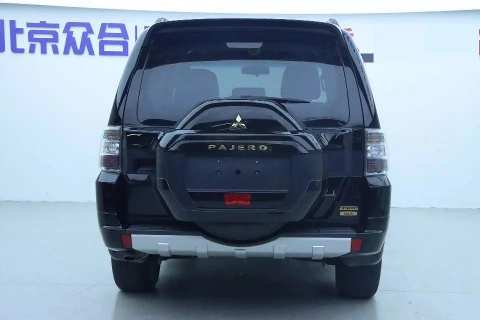 三菱 帕杰罗(进口) 3.8L 天窗版 自动挡 7