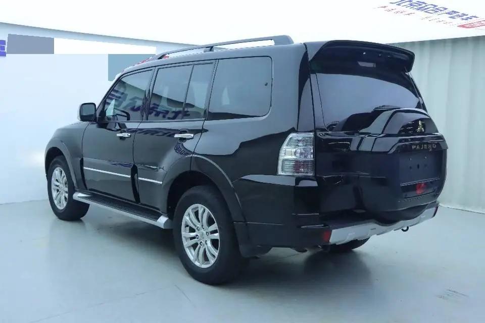 三菱 帕杰罗(进口) 3.8L 天窗版 自动挡 8