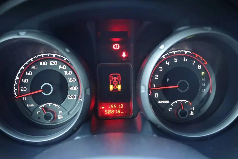 三菱 帕杰罗(进口) 3.8L 天窗版 自动挡 9