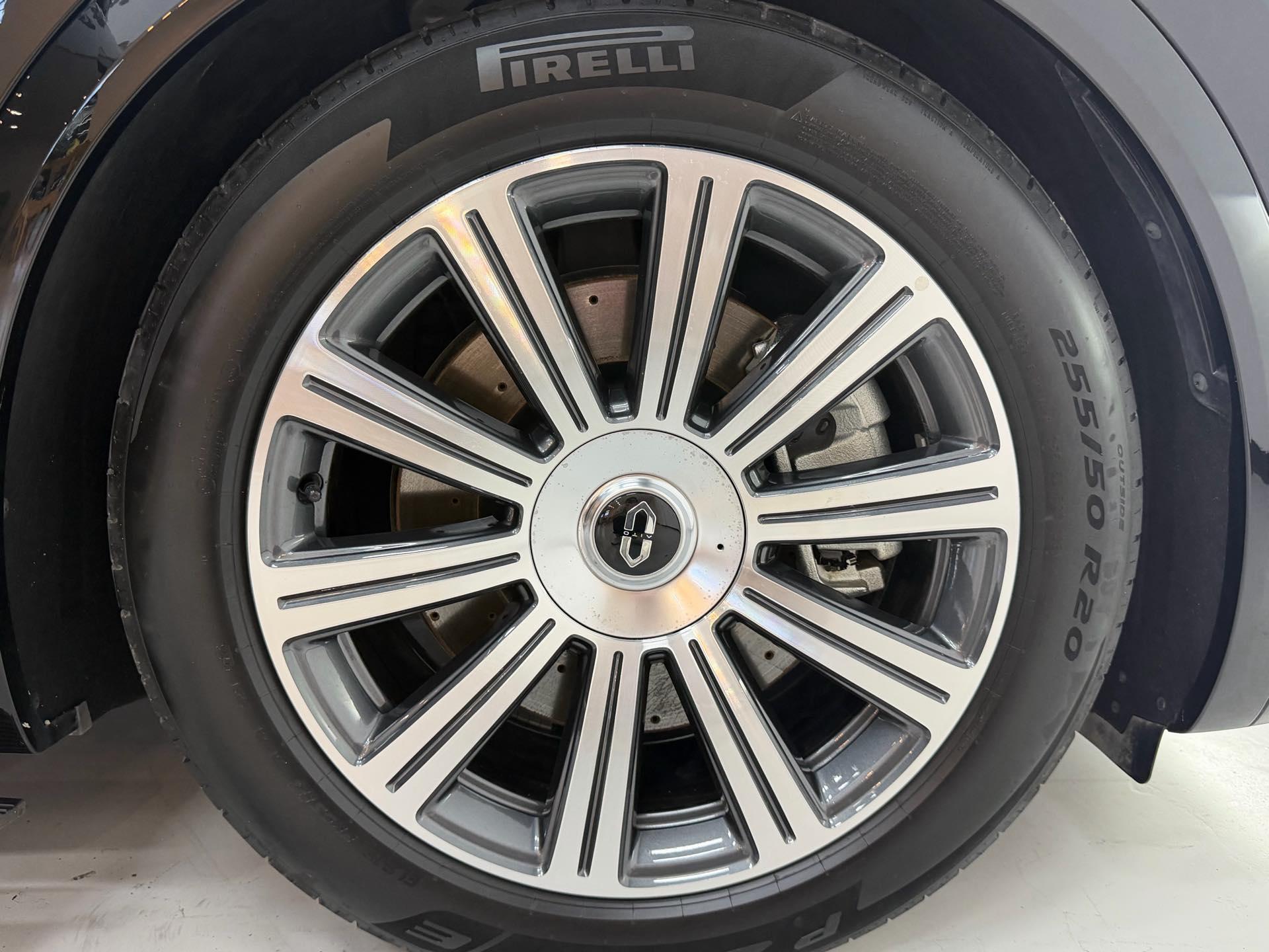 AITO M8 2025 extended range Max version 53.4kWh 6-seat version 14