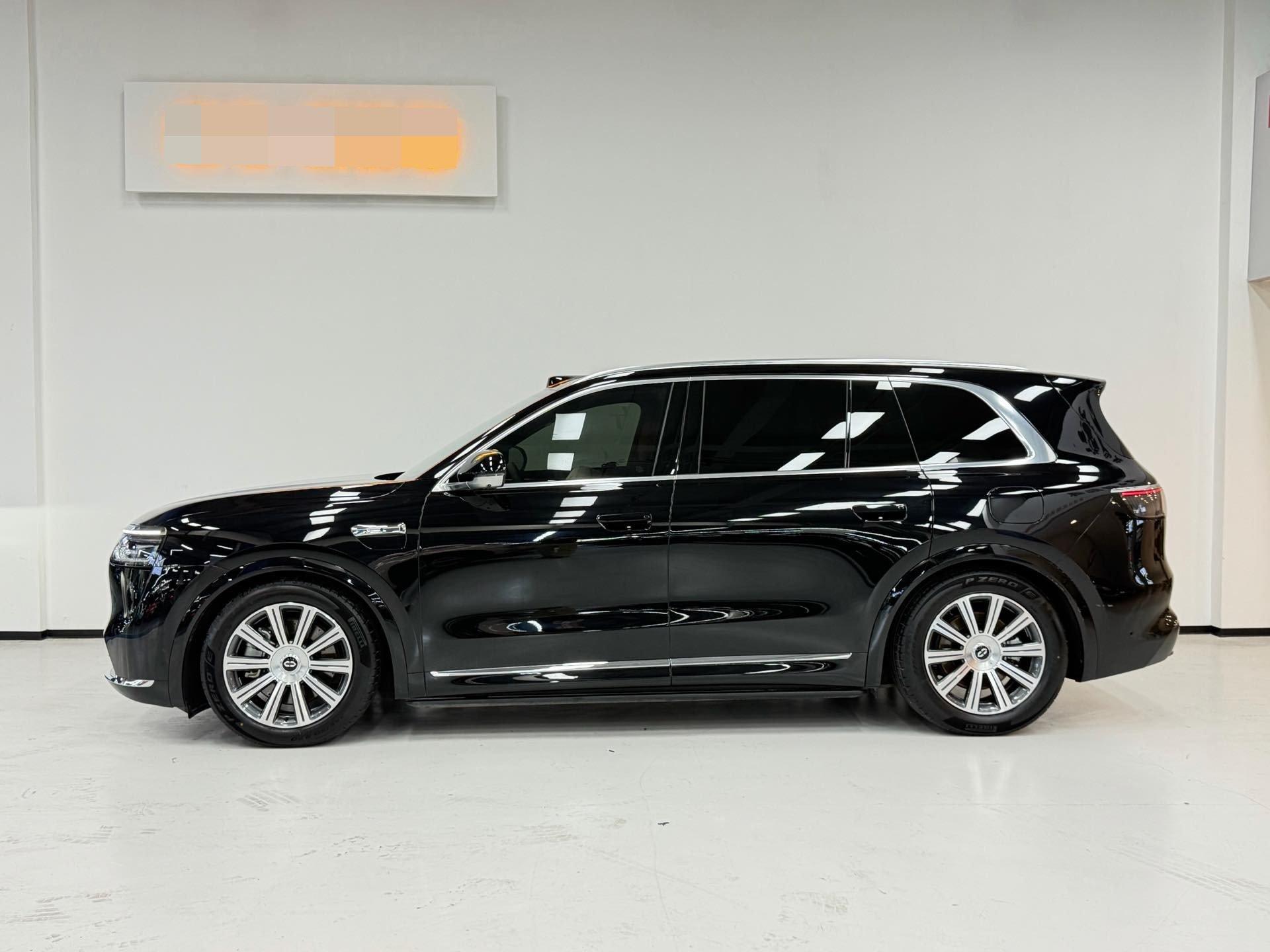AITO M8 2025 extended range Max version 53.4kWh 6-seat version 3