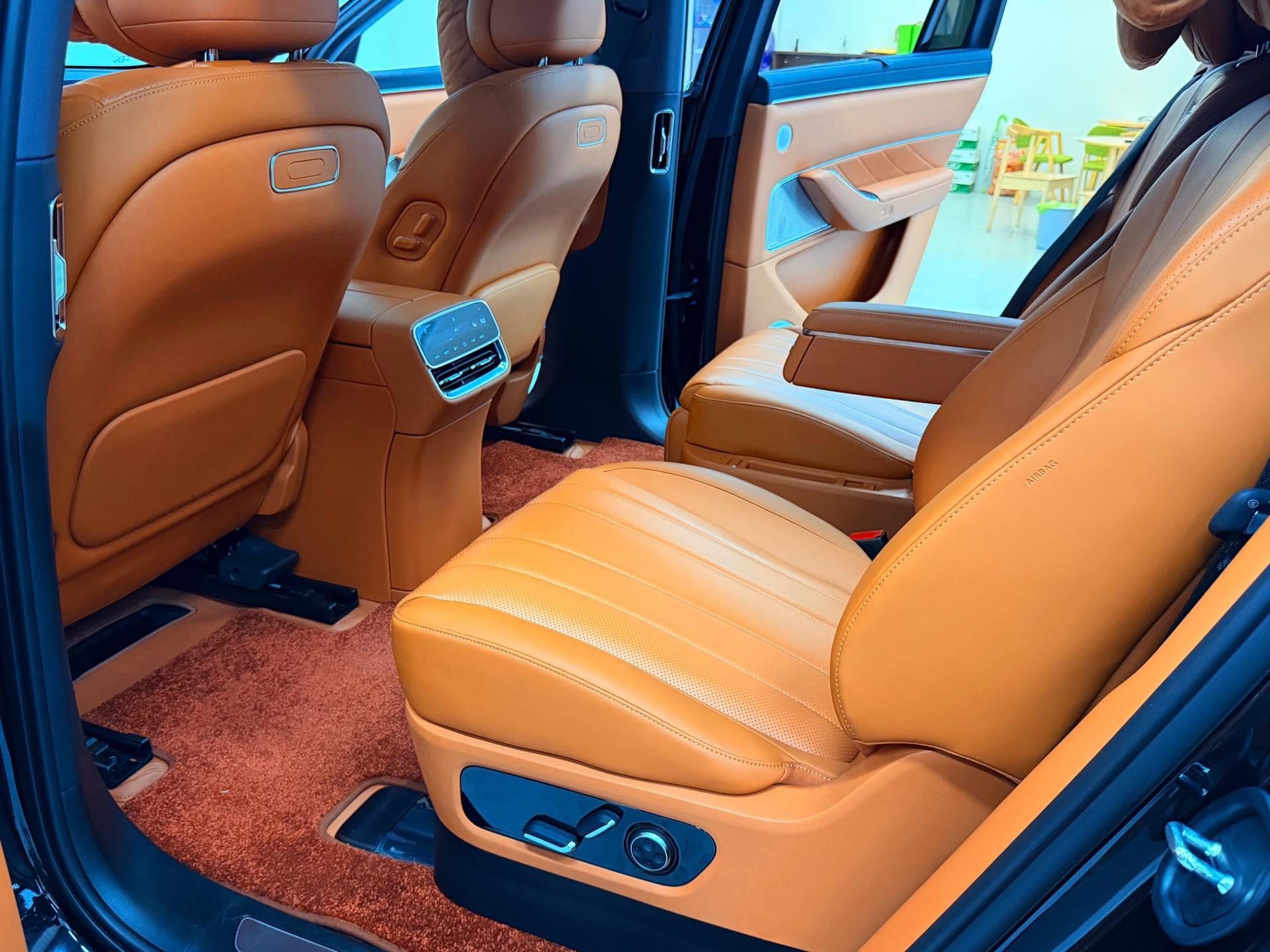 AITO M8 2025 extended range Max version 53.4kWh 6-seat version 8