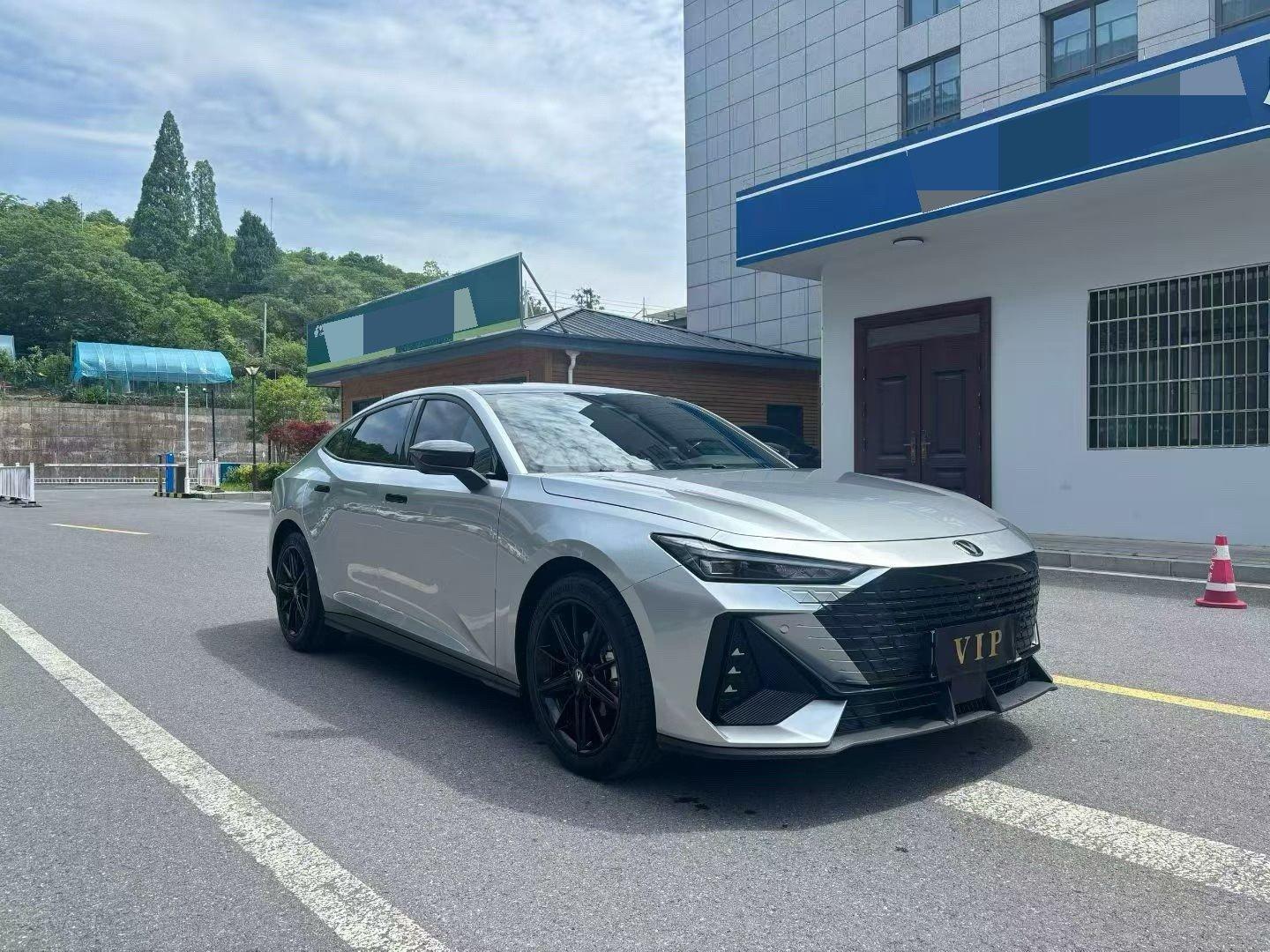 ChangAn 2023 UNI-V 1.5T Prestige Automatic 3