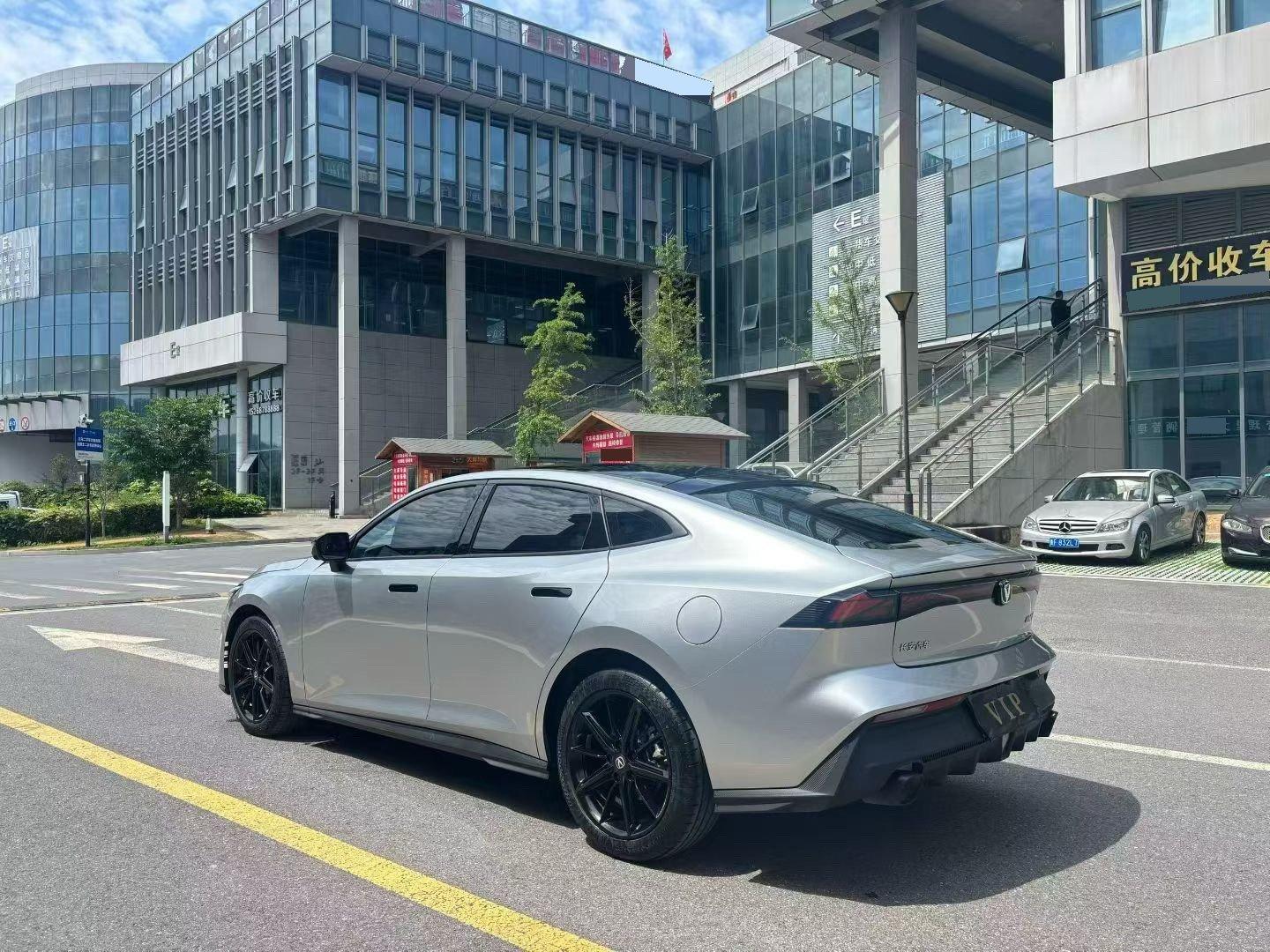 ChangAn 2023 UNI-V 1.5T Prestige Automatic 4