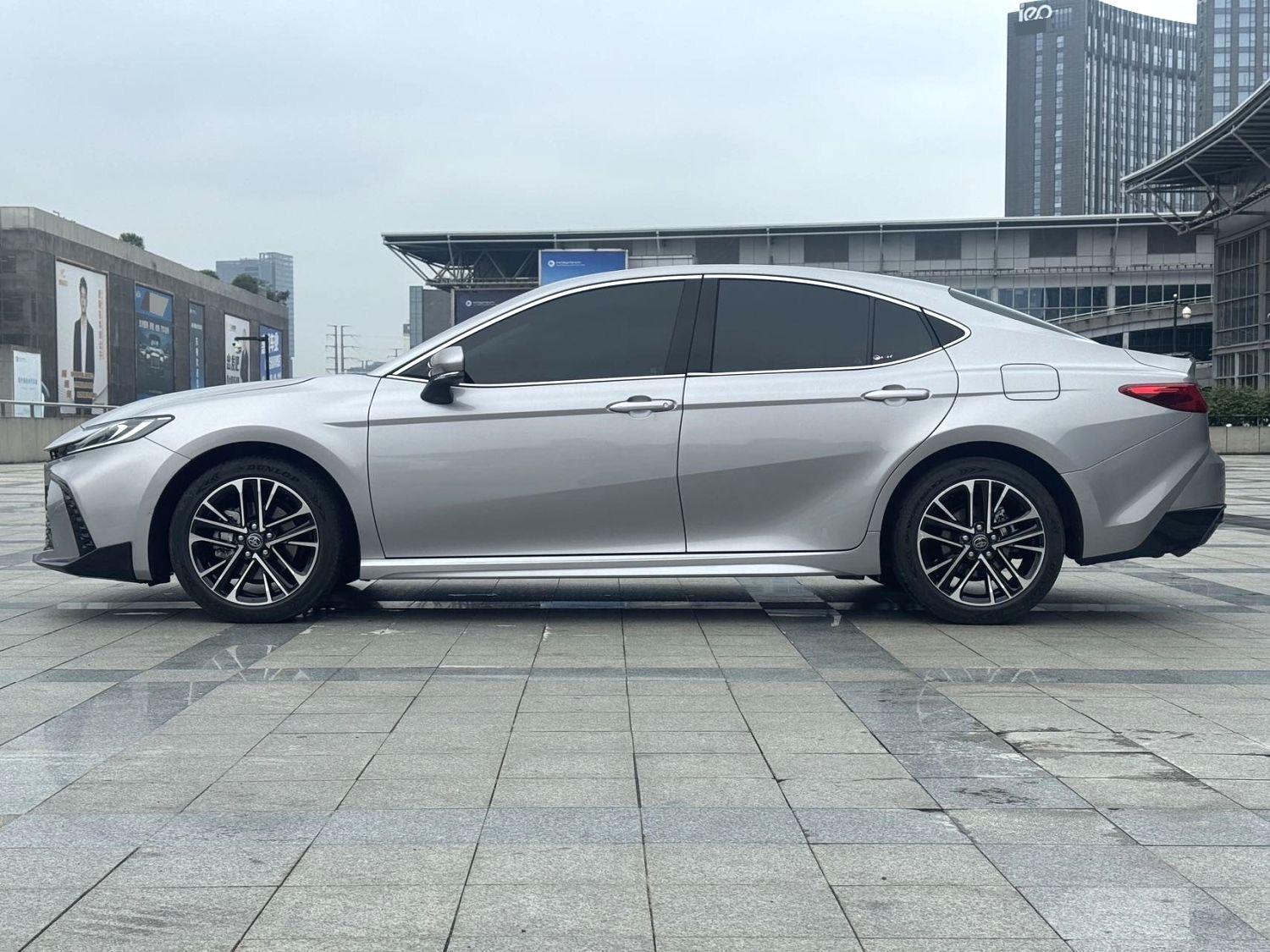 Toyota 2026 Camry Dual Engine 2.0HSE CVT Sport Lite Edition Automatic 4