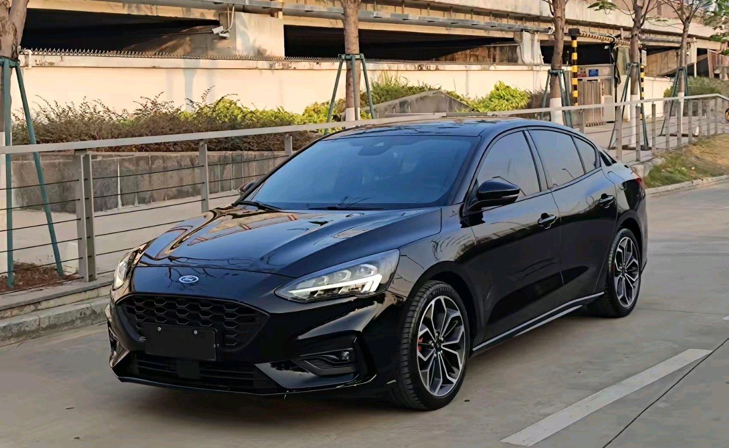 Focus 2019 sedan EcoBoost 180 automatic ST Line
