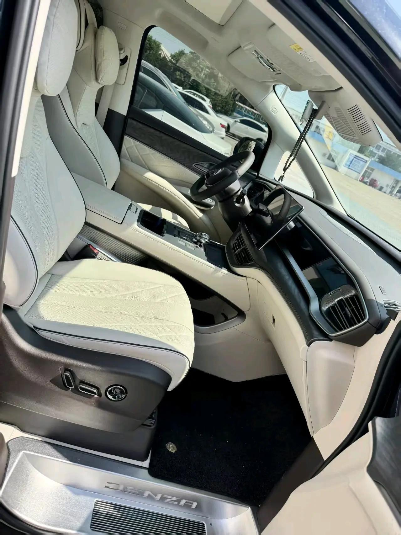Denza D9 2024 DM-i 1050 Premium 3
