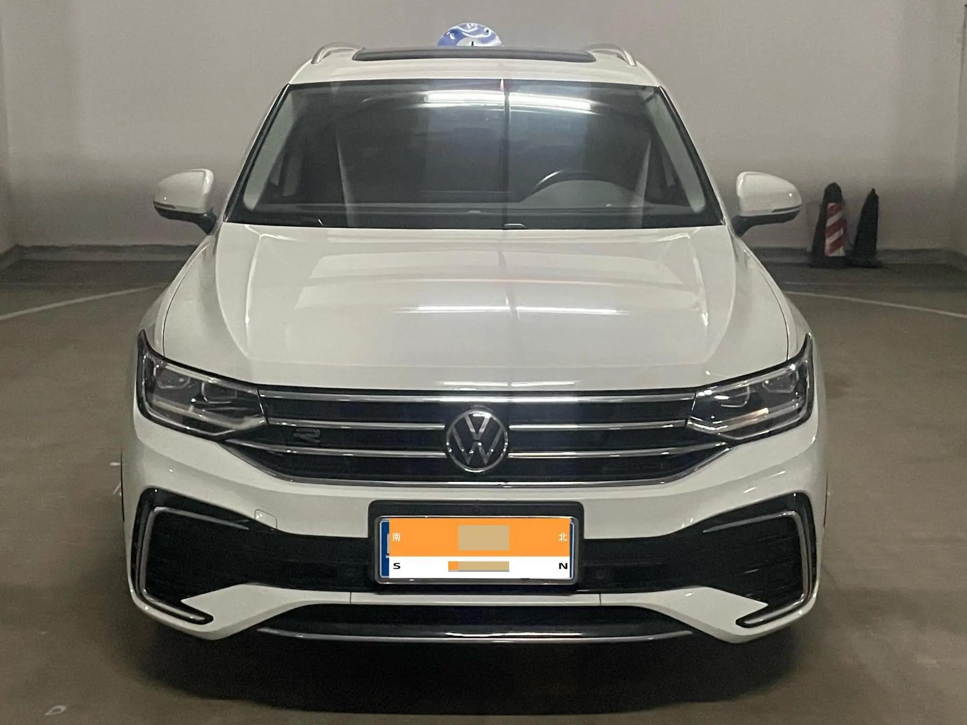 Volkswagen 2024 Tiguan L R-Line 2.0TSI 330TSI Two-Drive R-Line Overdrive Automatic Gear 3