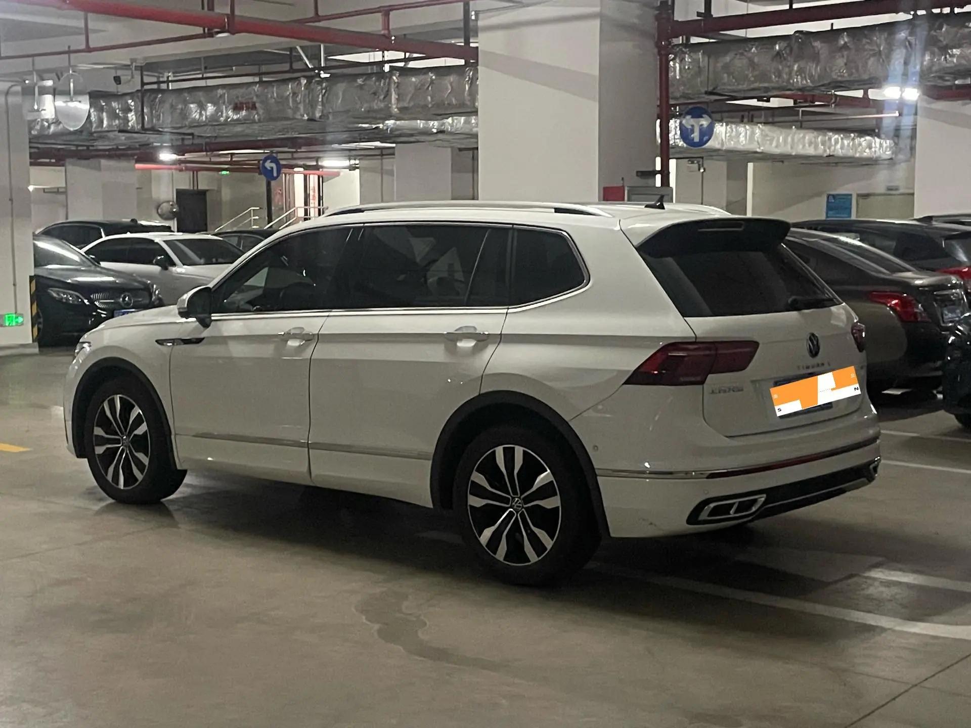 Volkswagen 2024 Tiguan L R-Line 2.0TSI 330TSI Two-Drive R-Line Overdrive Automatic Gear 5