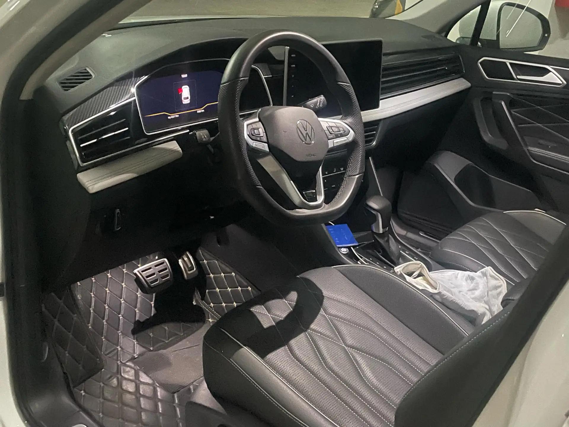 Volkswagen 2024 Tiguan L R-Line 2.0TSI 330TSI Two-Drive R-Line Overdrive Automatic Gear 6