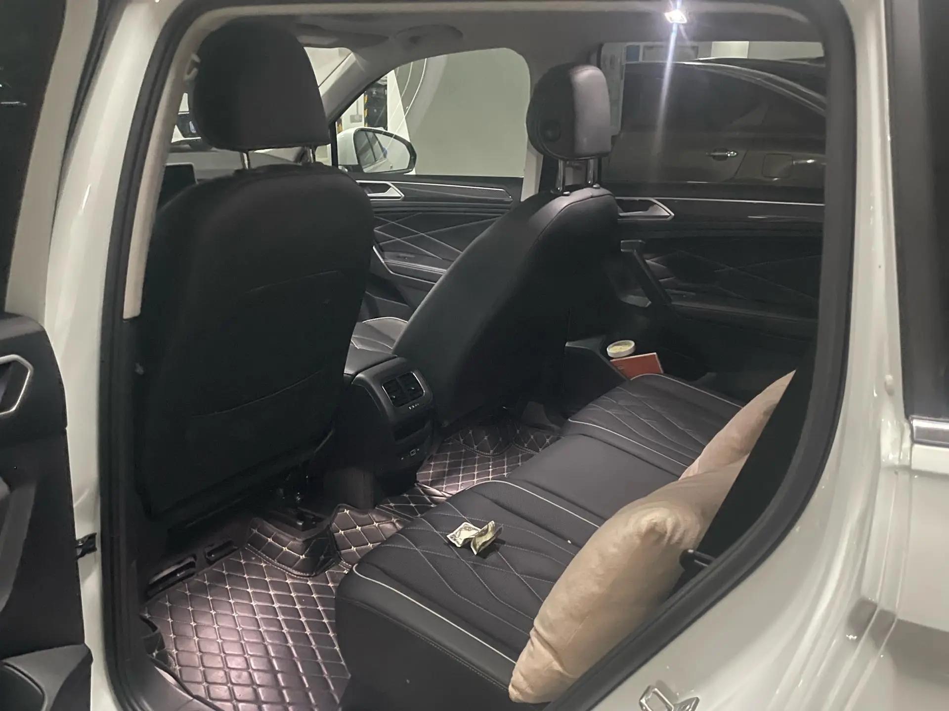 Volkswagen 2024 Tiguan L R-Line 2.0TSI 330TSI Two-Drive R-Line Overdrive Automatic Gear 7